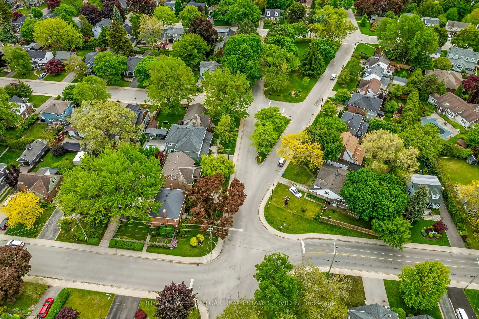 Photo 40 of 605 Emerald Street, Burlington, Brant — HOMEH
