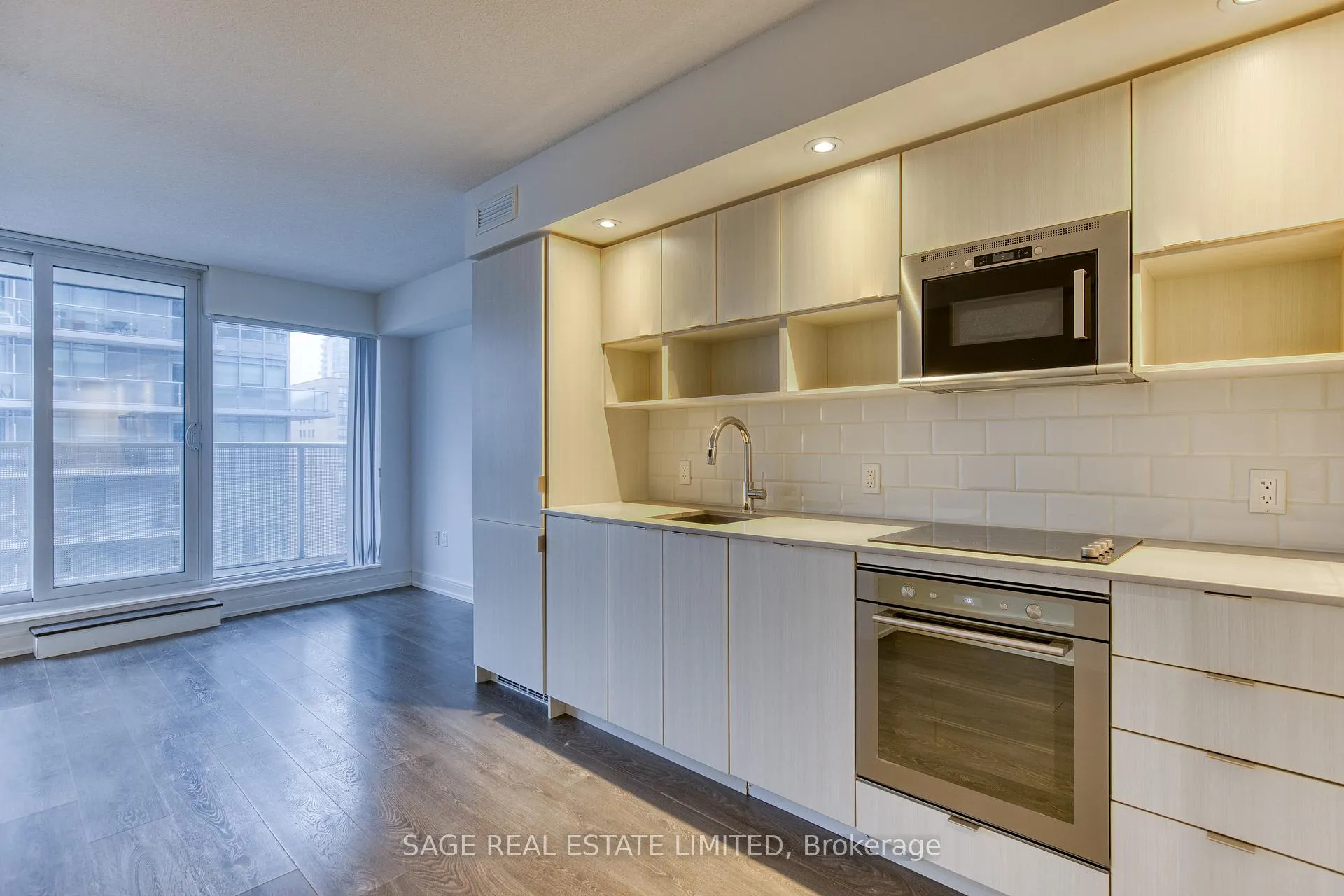Photo 3 of Unit 1003, 89 McGill Street, Toronto, Church-Yonge Corridor — HOMEH