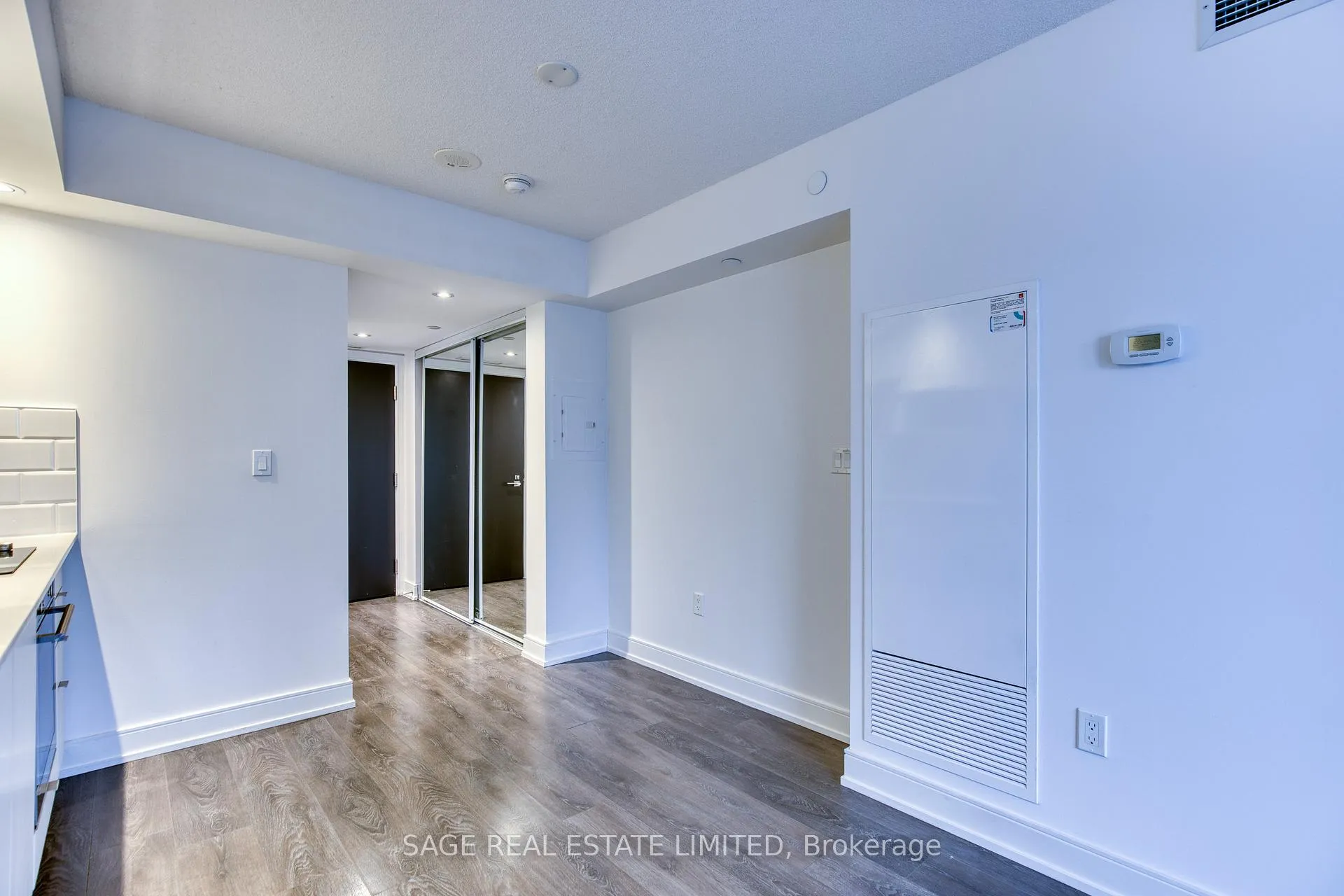 Photo 5 of Unit 1003, 89 McGill Street, Toronto, Church-Yonge Corridor — HOMEH