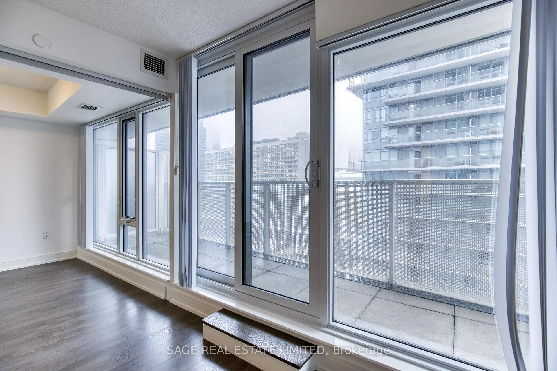 Photo 7 of Unit 1003, 89 McGill Street, Toronto, Church-Yonge Corridor — HOMEH