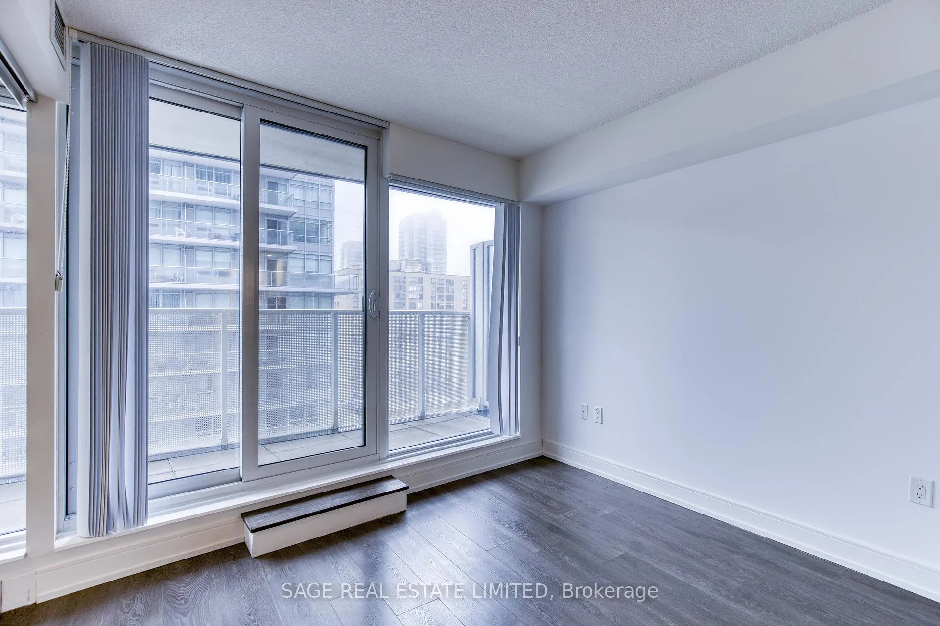 Photo 8 of Unit 1003, 89 McGill Street, Toronto, Church-Yonge Corridor — HOMEH