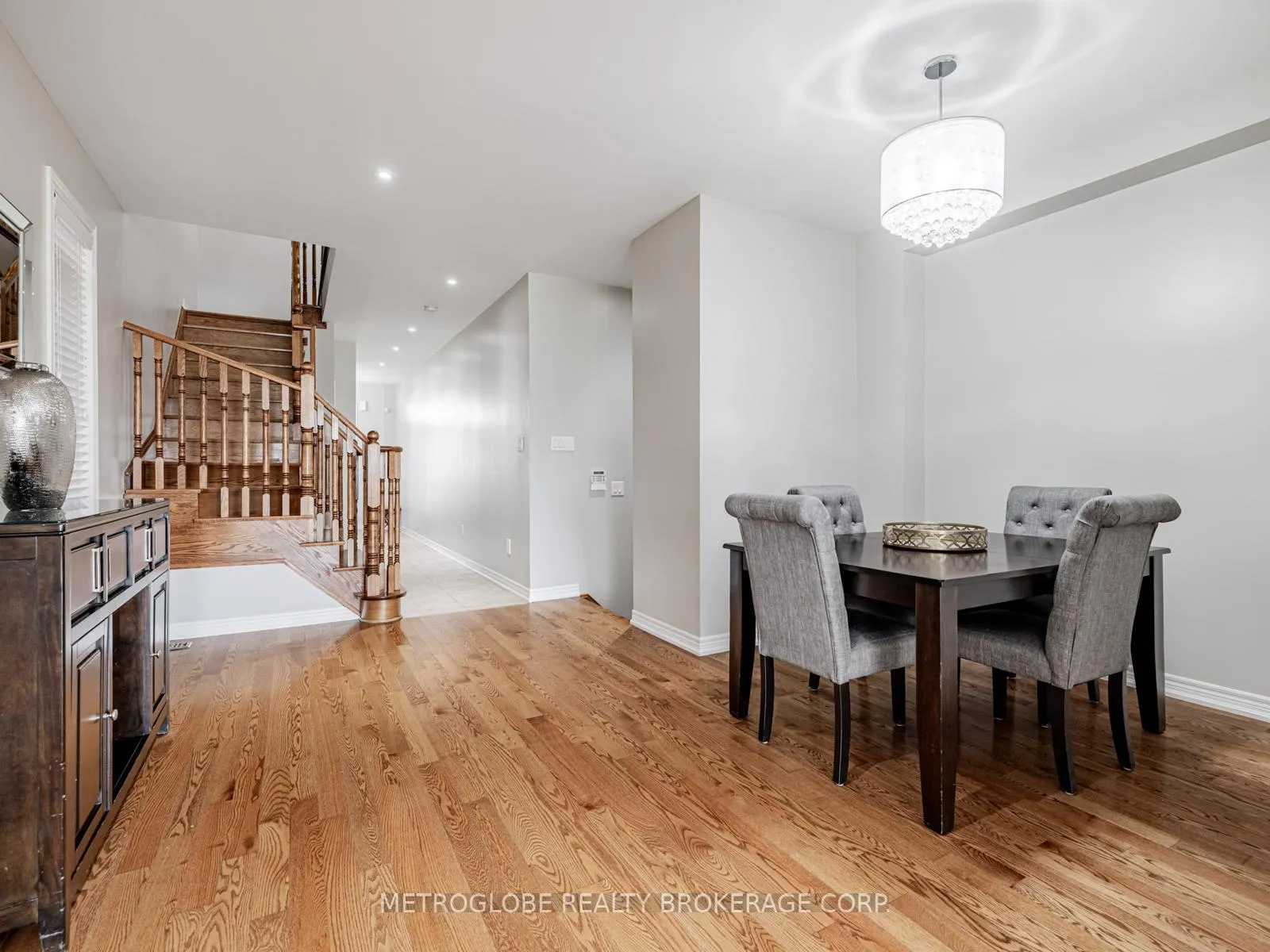 Photo 6 of 26 Spruce Pine Crescent, Vaughan, Patterson — HOMEH