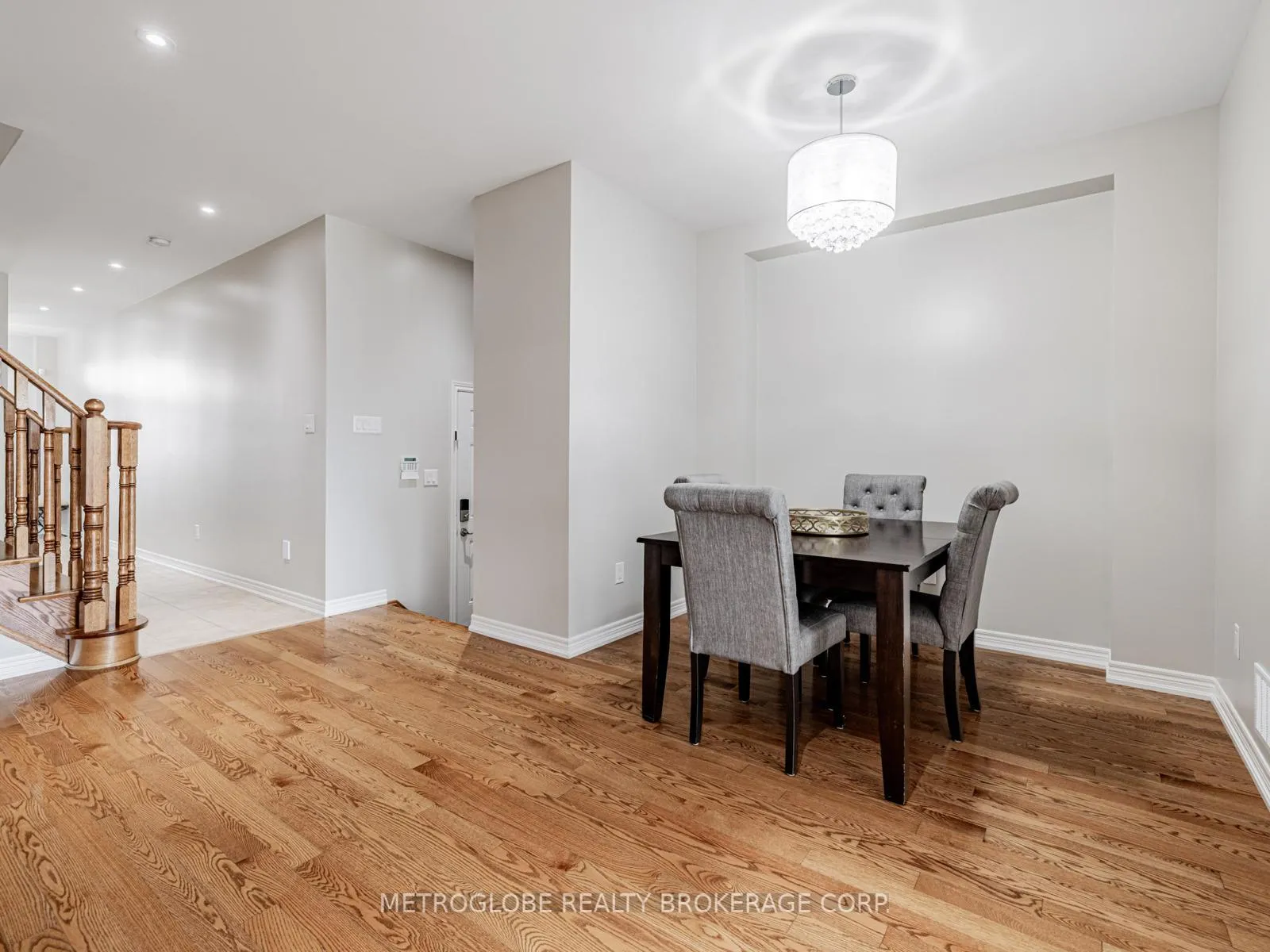 Photo 7 of 26 Spruce Pine Crescent, Vaughan, Patterson — HOMEH