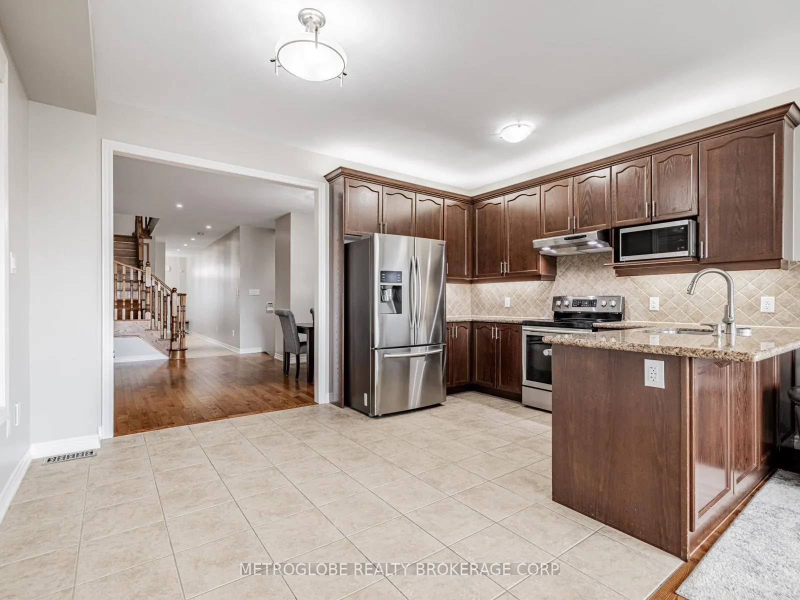 Photo 9 of 26 Spruce Pine Crescent, Vaughan, Patterson — HOMEH