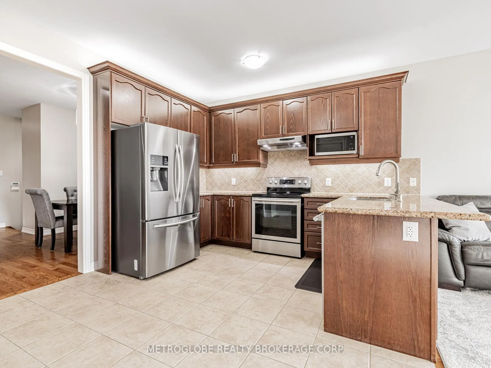 Photo 10 of 26 Spruce Pine Crescent, Vaughan, Patterson — HOMEH