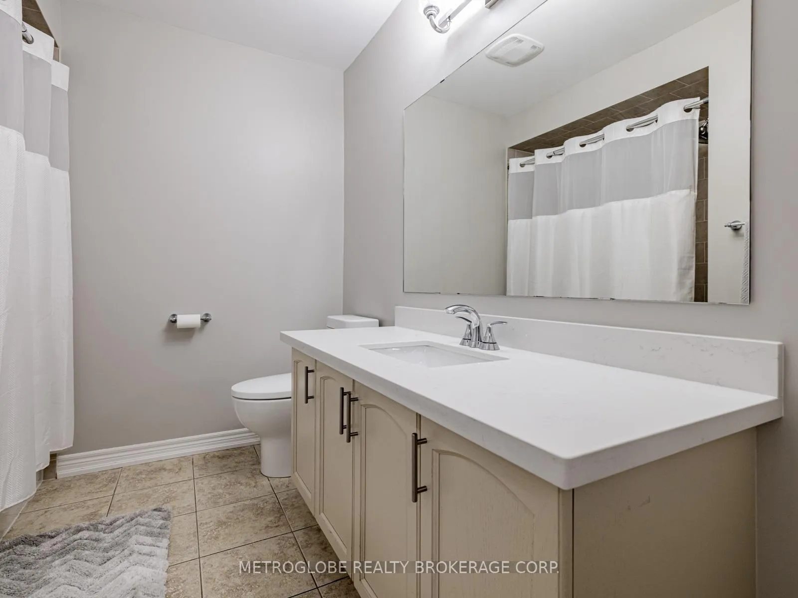 Photo 17 of 26 Spruce Pine Crescent, Vaughan, Patterson — HOMEH