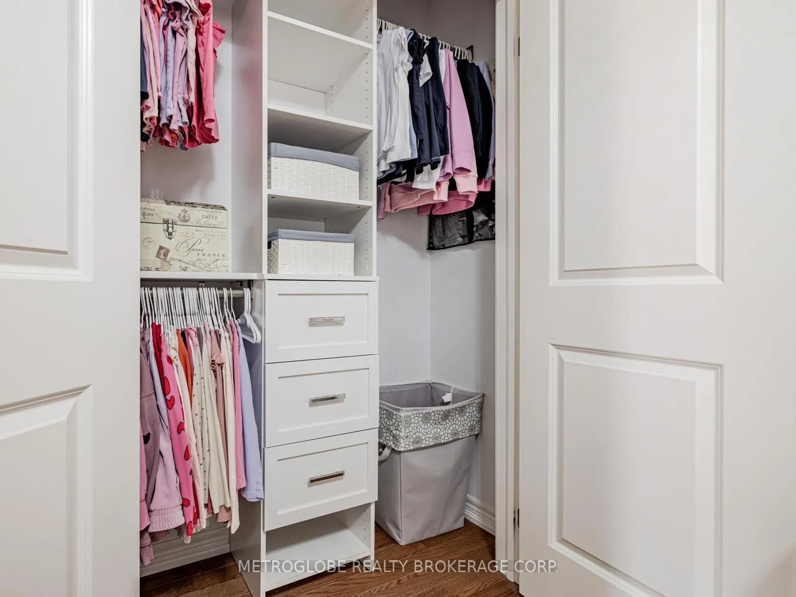 Photo 19 of 26 Spruce Pine Crescent, Vaughan, Patterson — HOMEH