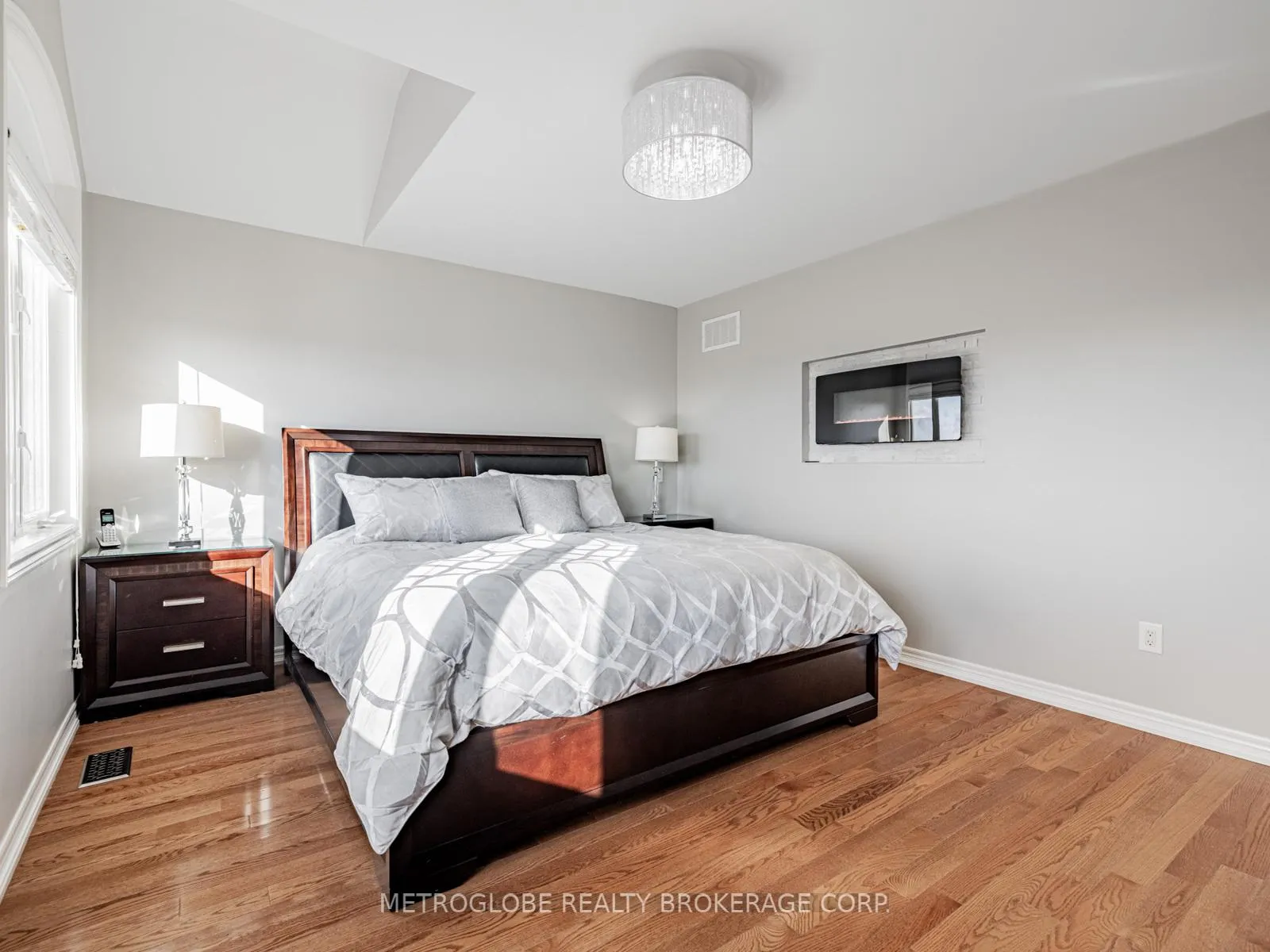 Photo 21 of 26 Spruce Pine Crescent, Vaughan, Patterson — HOMEH