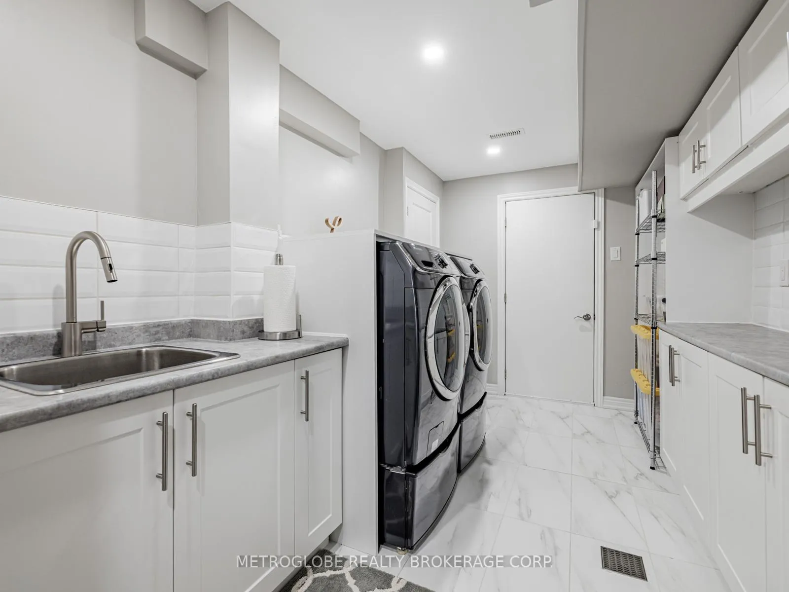 Photo 25 of 26 Spruce Pine Crescent, Vaughan, Patterson — HOMEH