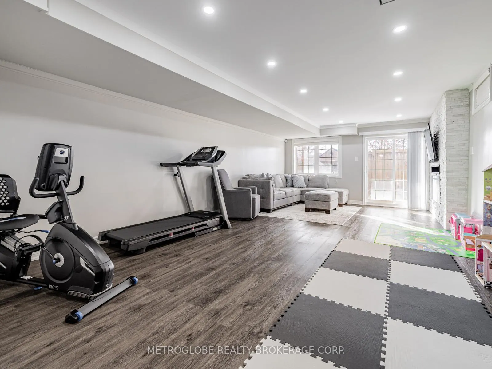 Photo 27 of 26 Spruce Pine Crescent, Vaughan, Patterson — HOMEH