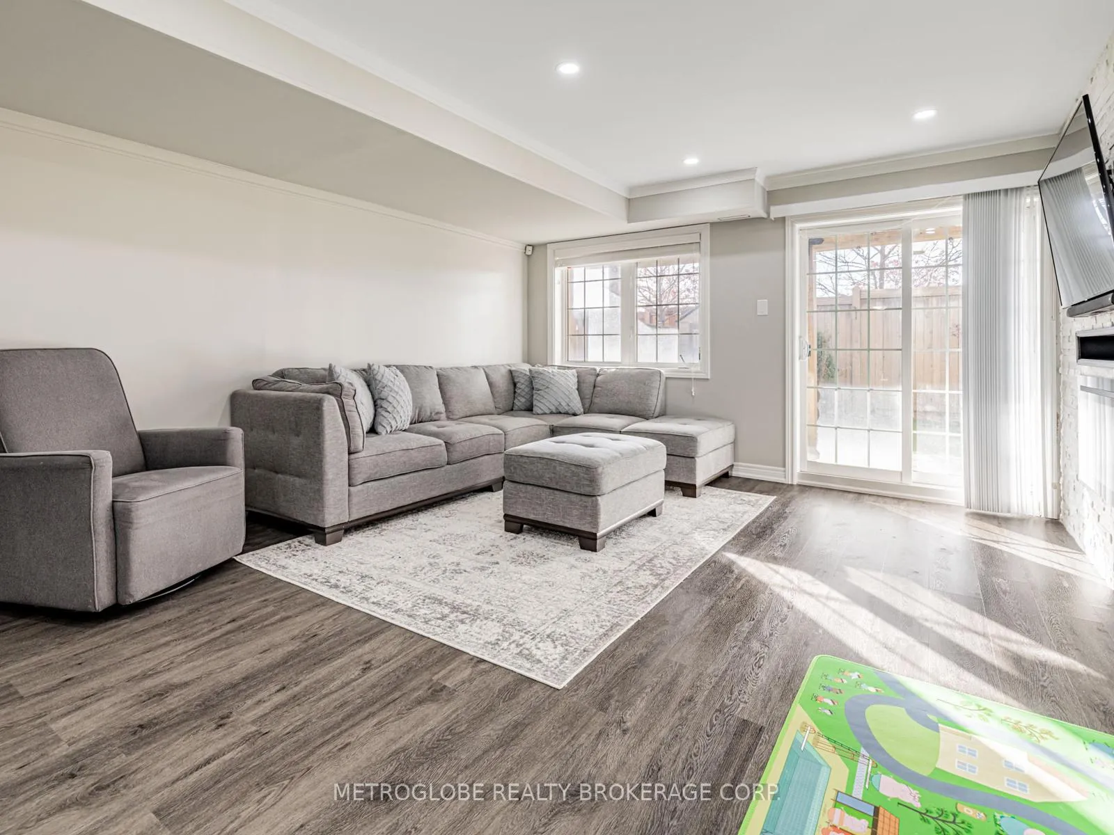 Photo 28 of 26 Spruce Pine Crescent, Vaughan, Patterson — HOMEH