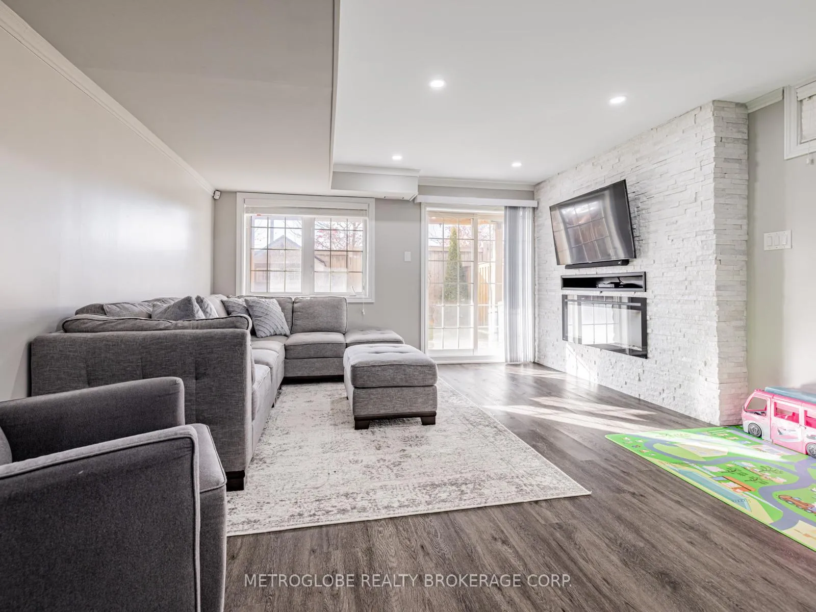 Photo 29 of 26 Spruce Pine Crescent, Vaughan, Patterson — HOMEH