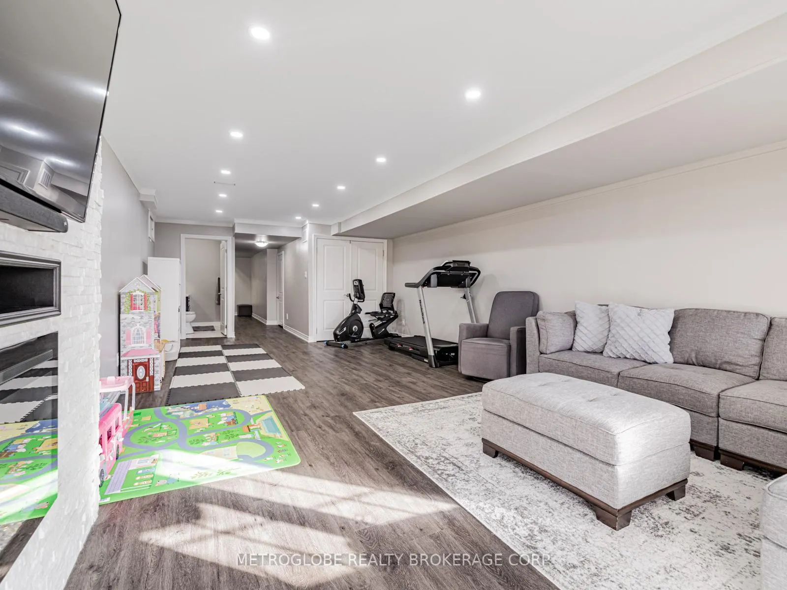 Photo 30 of 26 Spruce Pine Crescent, Vaughan, Patterson — HOMEH