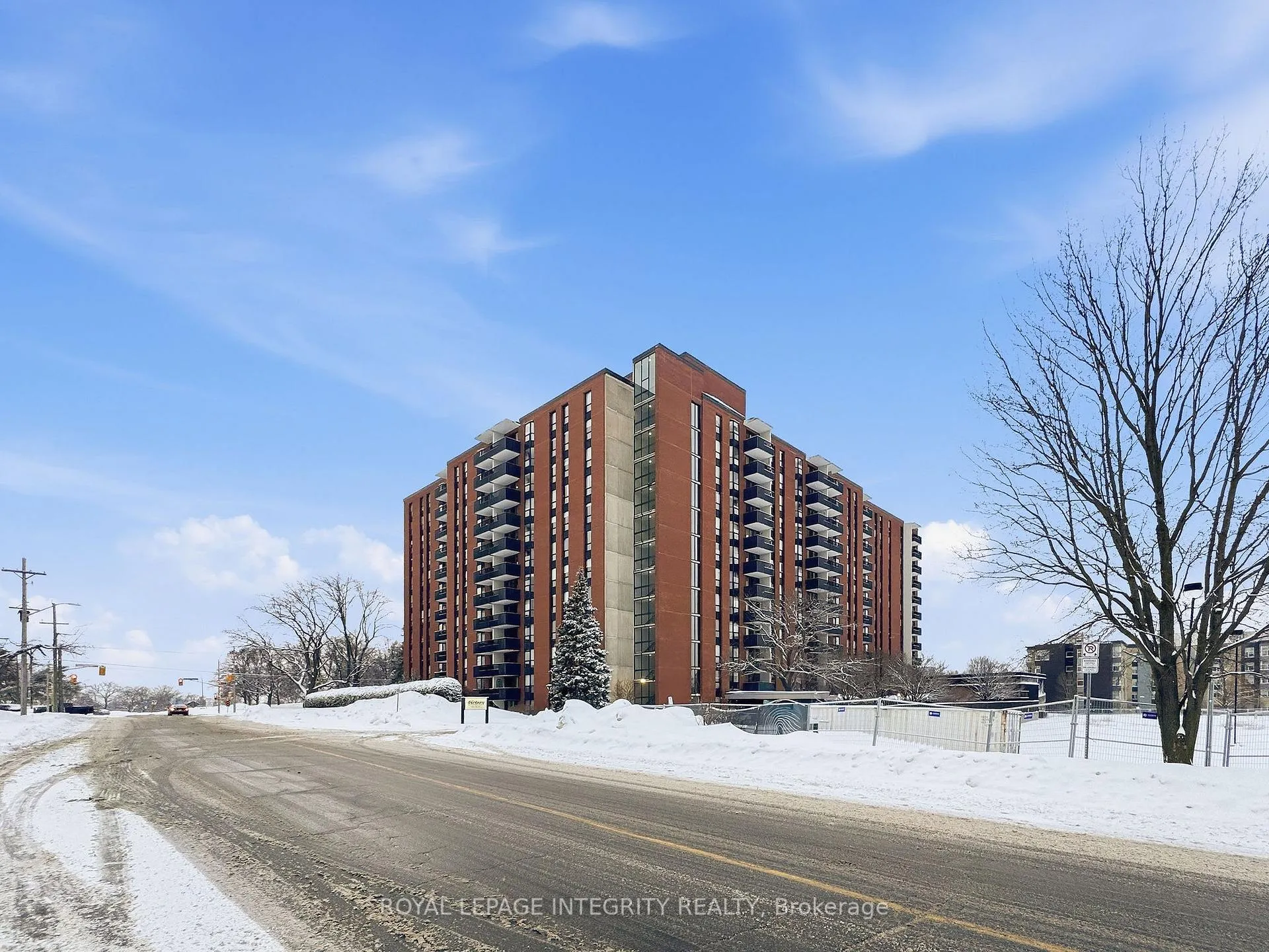 Photo 2 of Unit 305, 2951 Riverside Drive, Ottawa, Mooneys Bay/Riverside Park — HOMEH