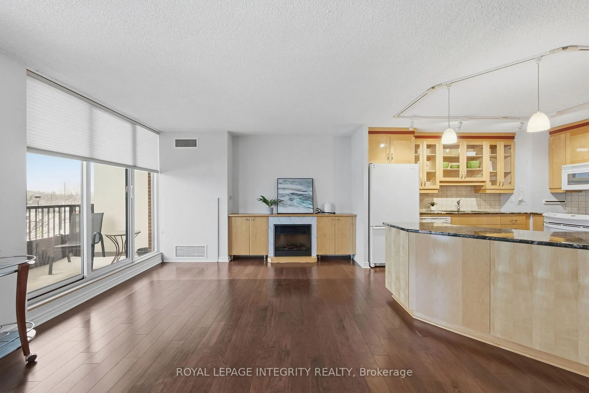 Photo 14 of Unit 305, 2951 Riverside Drive, Ottawa, Mooneys Bay/Riverside Park — HOMEH