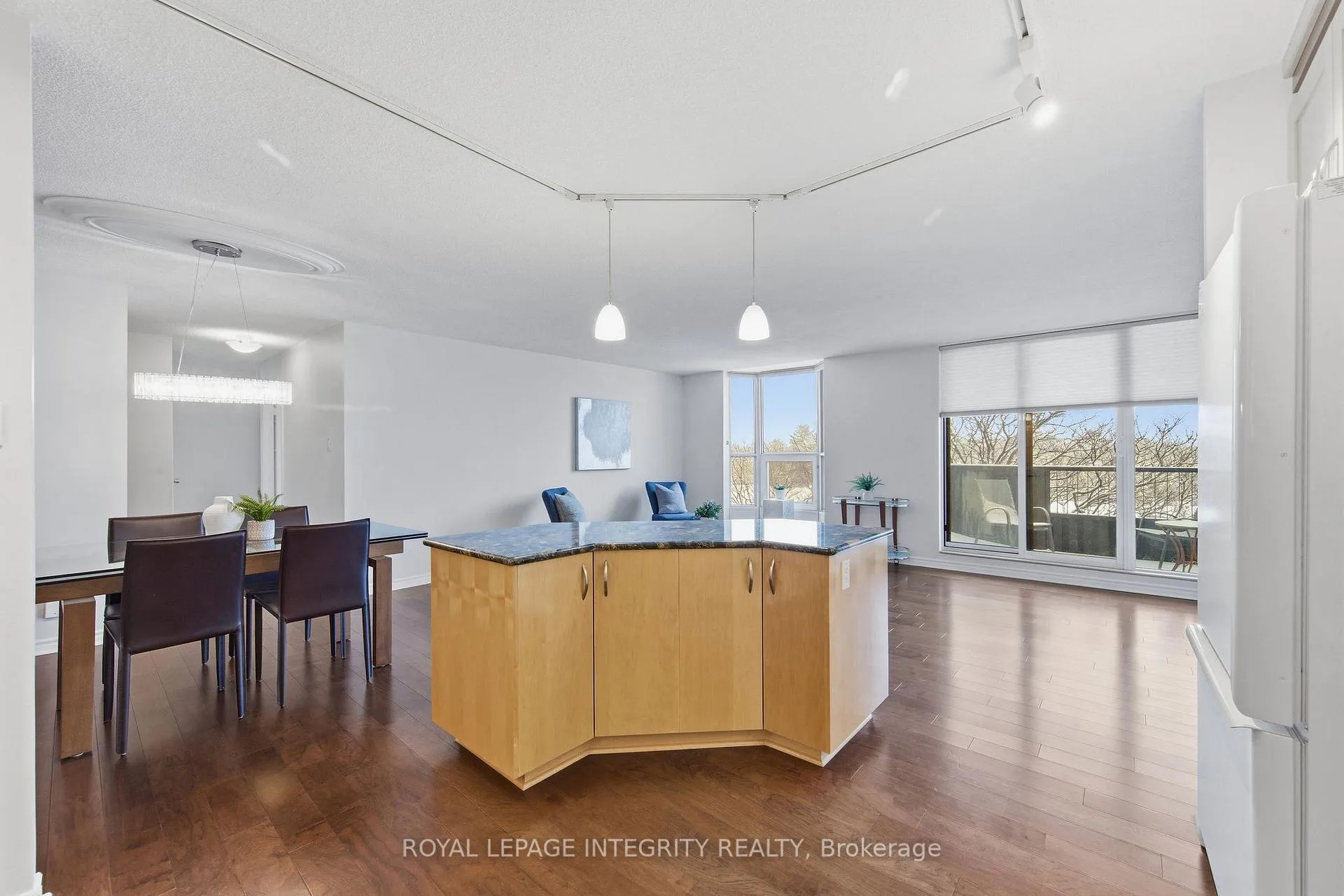 Photo 18 of Unit 305, 2951 Riverside Drive, Ottawa, Mooneys Bay/Riverside Park — HOMEH