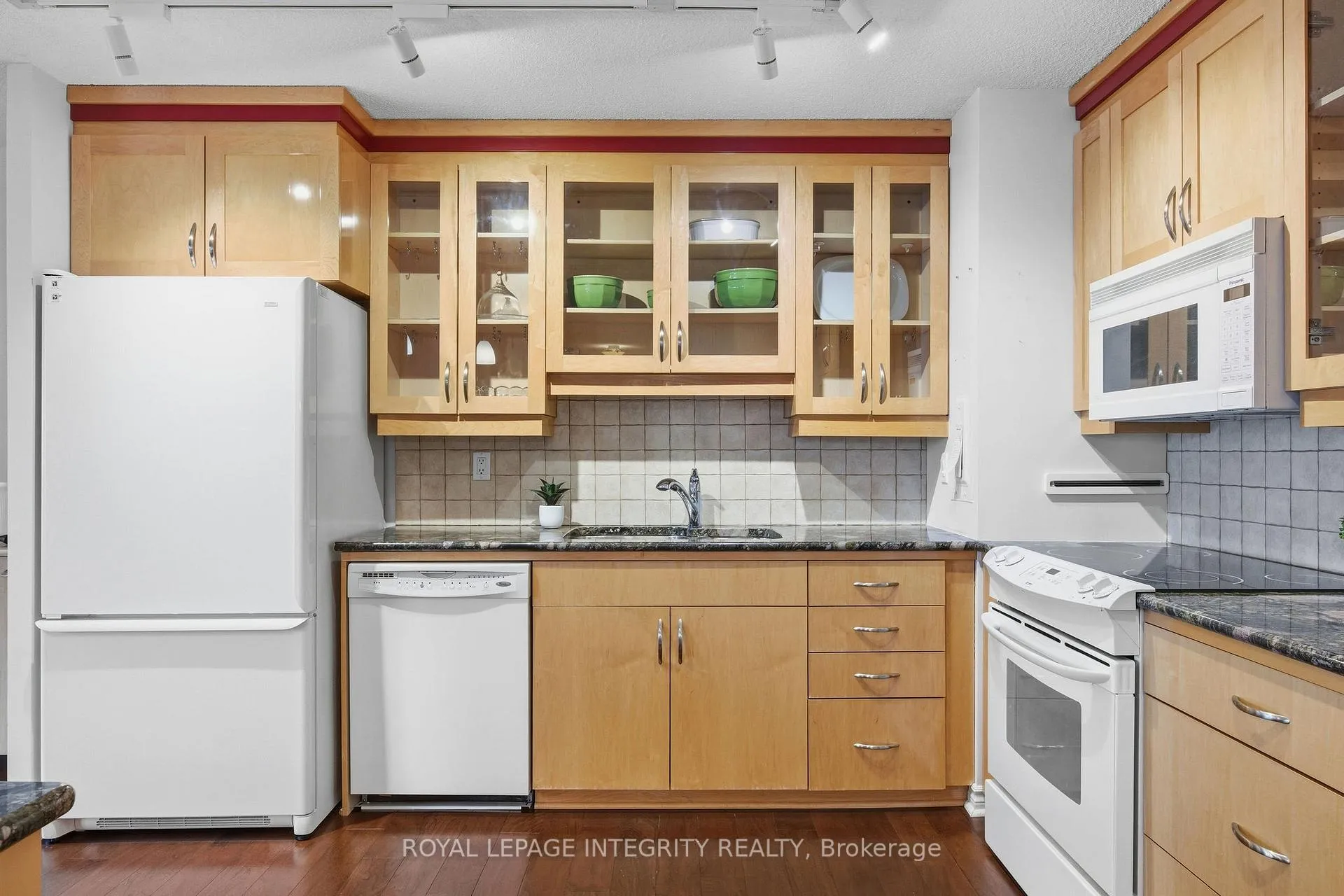 Photo 25 of Unit 305, 2951 Riverside Drive, Ottawa, Mooneys Bay/Riverside Park — HOMEH