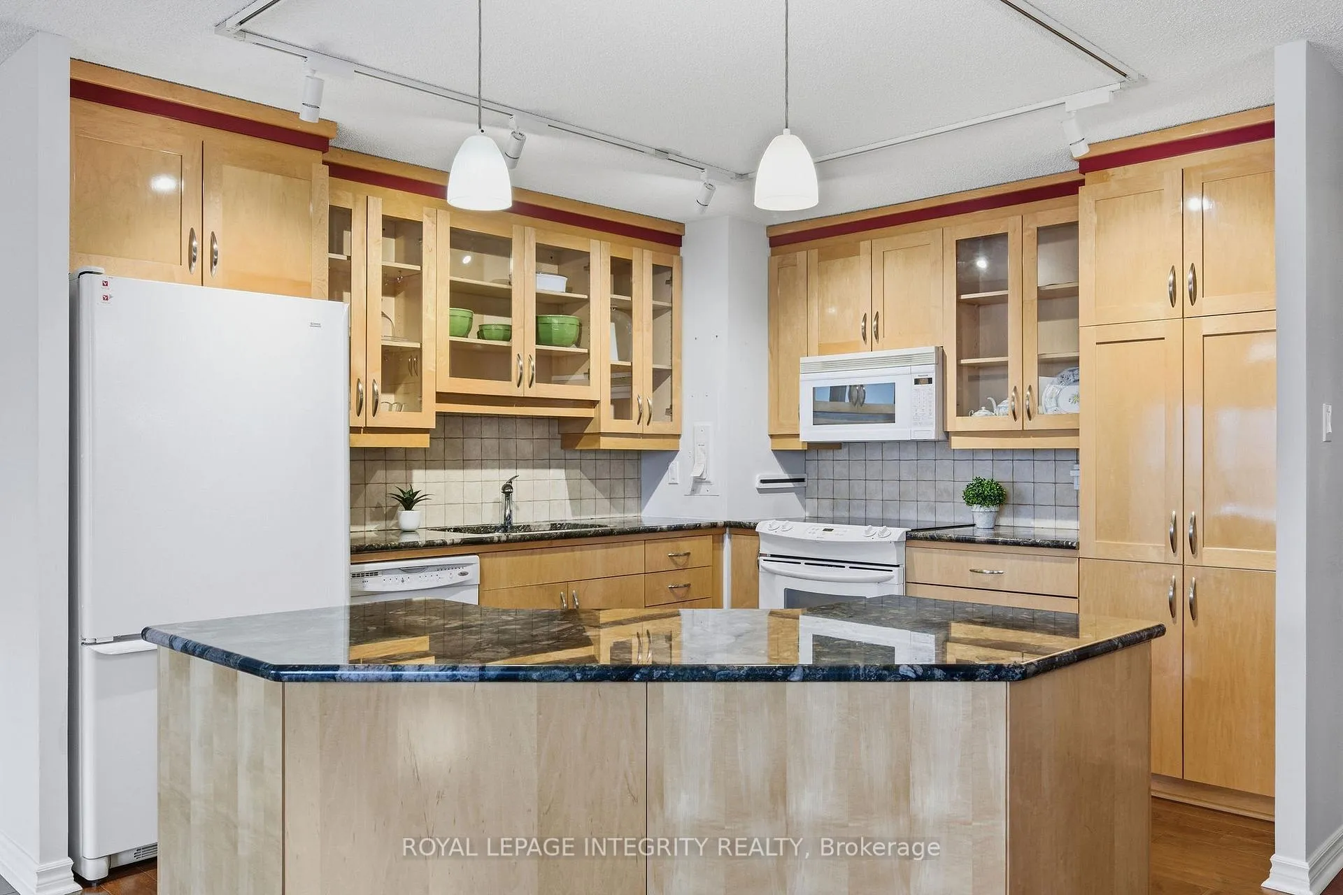 Photo 27 of Unit 305, 2951 Riverside Drive, Ottawa, Mooneys Bay/Riverside Park — HOMEH