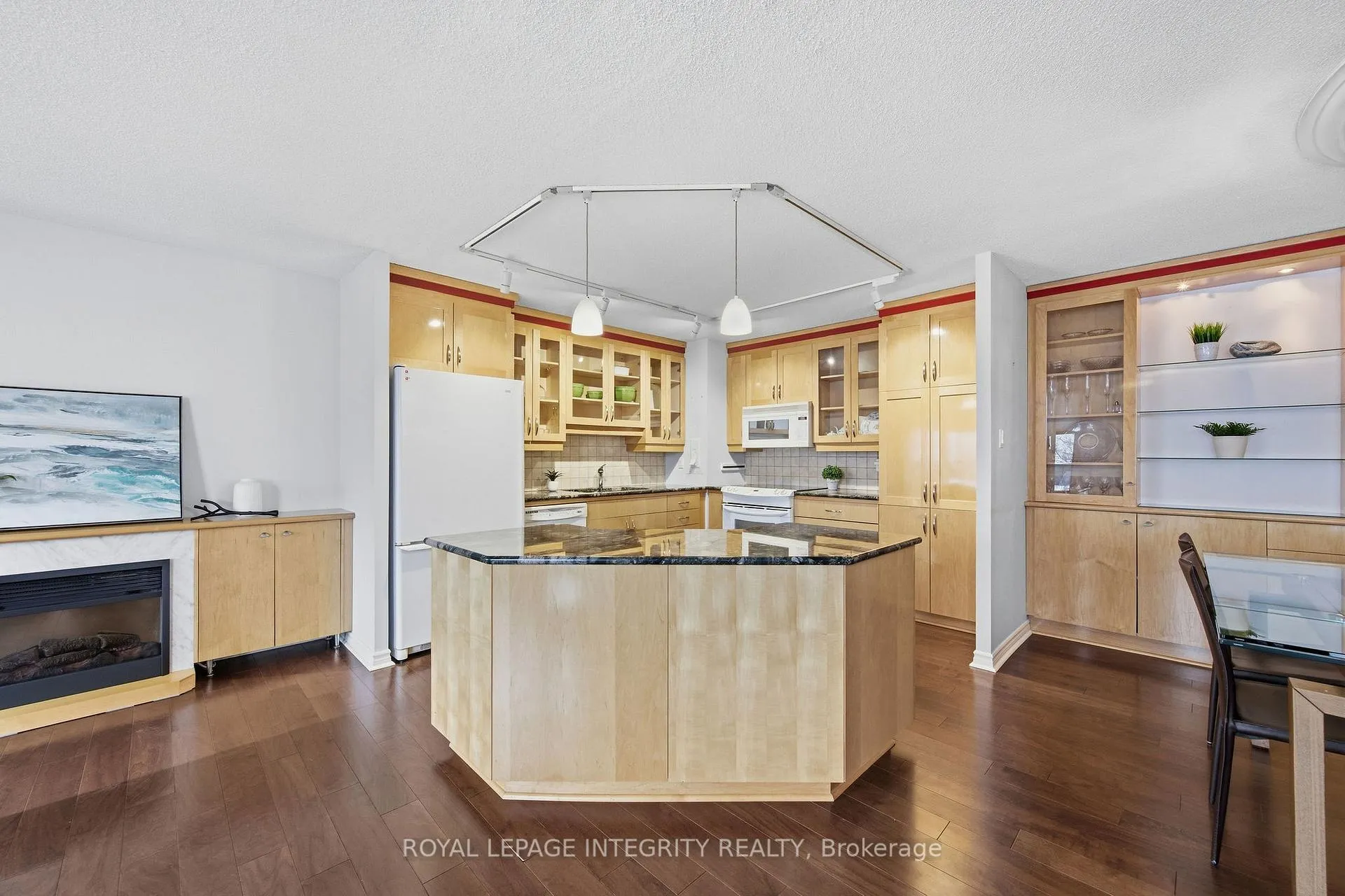 Photo 28 of Unit 305, 2951 Riverside Drive, Ottawa, Mooneys Bay/Riverside Park — HOMEH