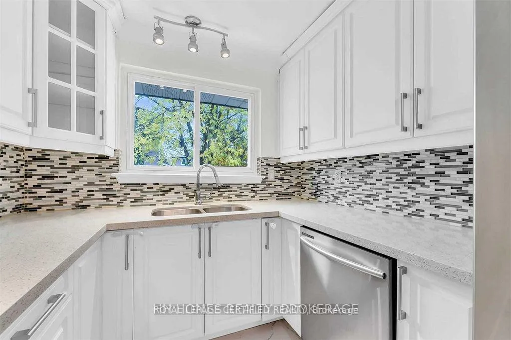 Photo 10 of 50 Wilton Drive, Brampton, Bram East — HOMEH