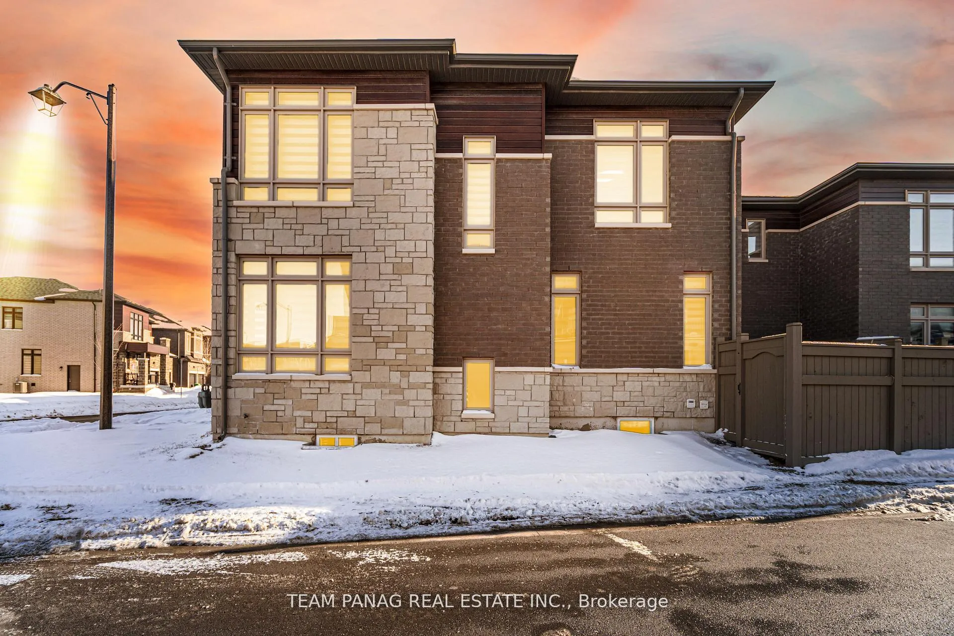 Photo 2 of 54 Moorcroft Place, Brampton, Bram East — HOMEH