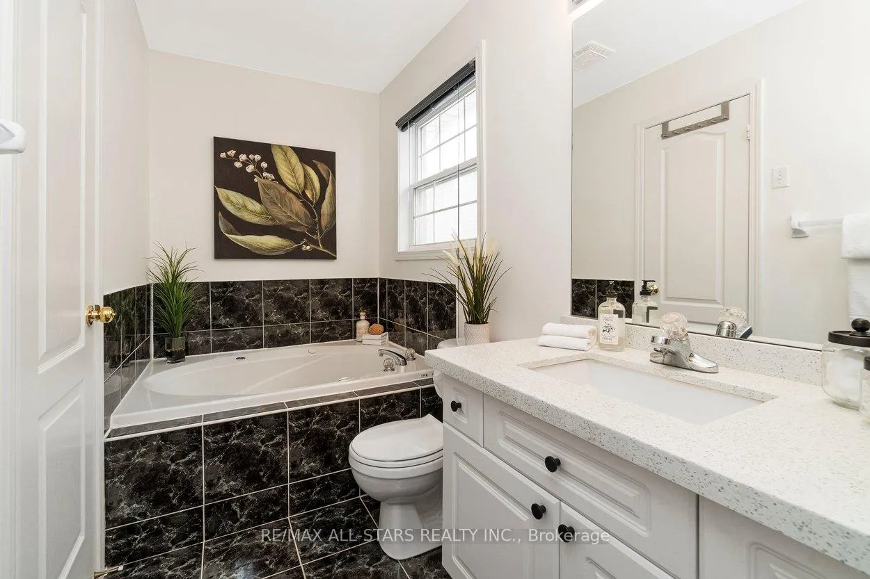 Photo 35 of 33 Christian Reesor Park Avenue, Markham, Cornell — HOMEH