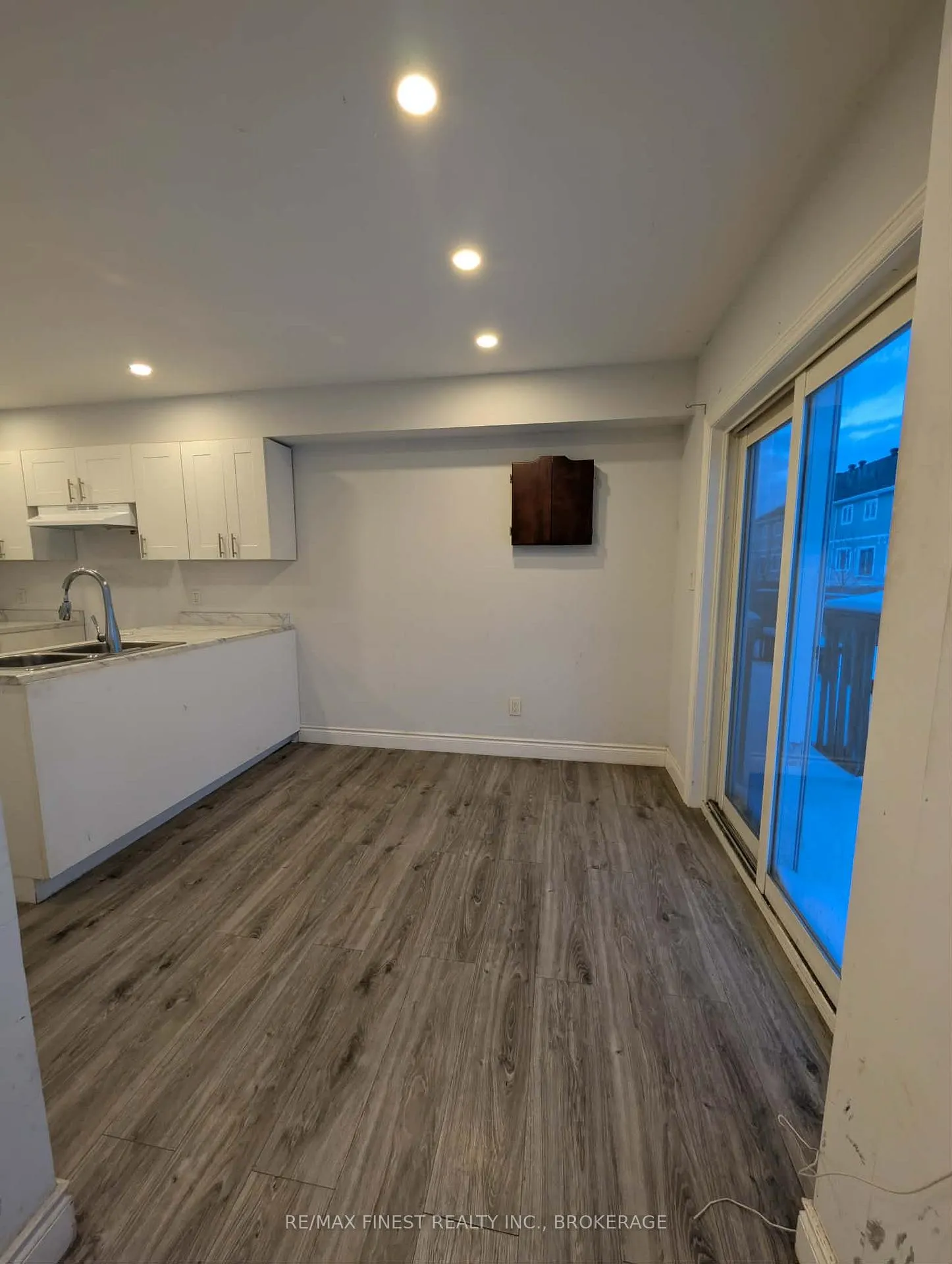 Photo 5 of 251 Conacher Drive, Kingston, Rideau — HOMEH