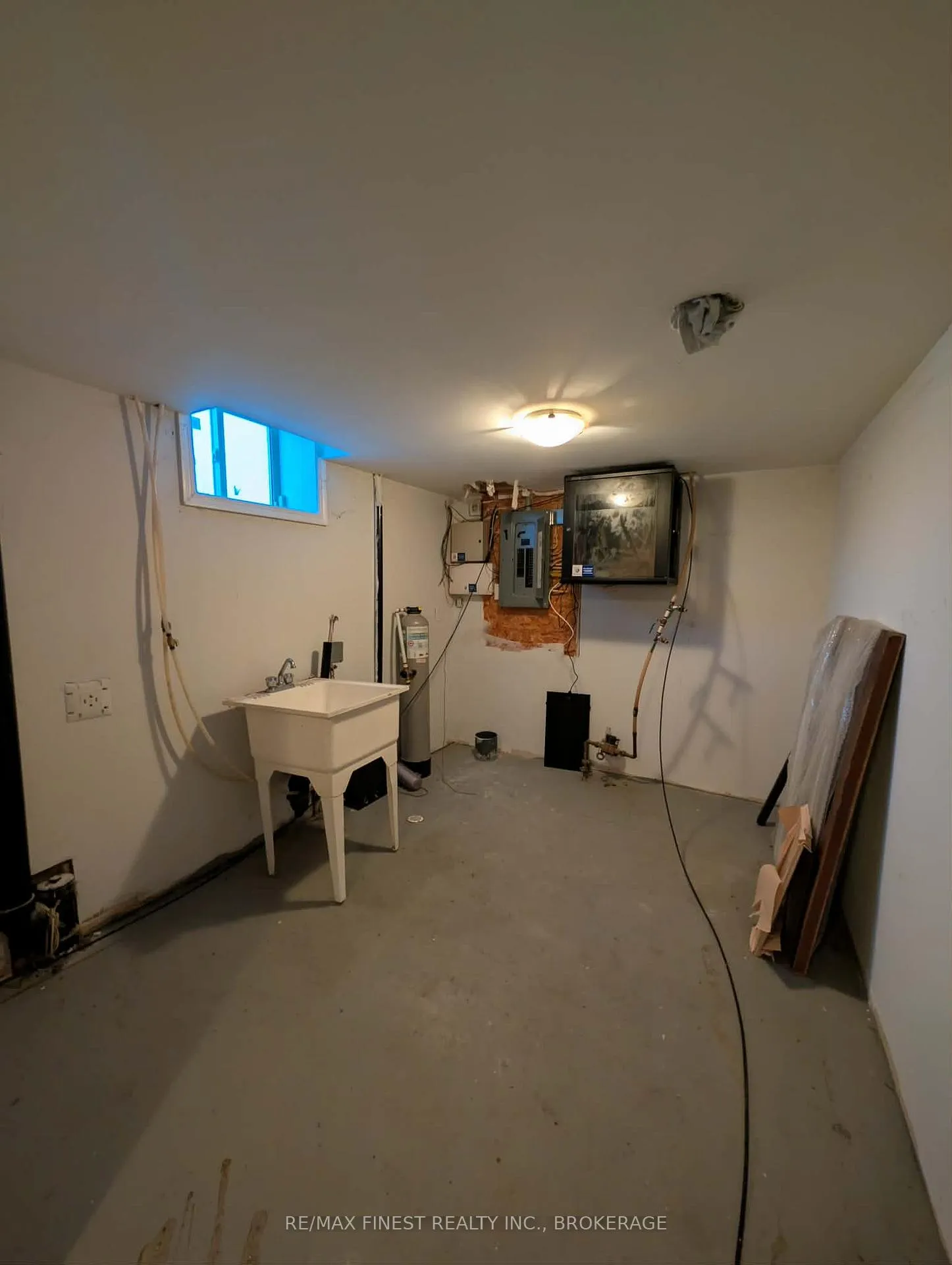 Photo 15 of 251 Conacher Drive, Kingston, Rideau — HOMEH