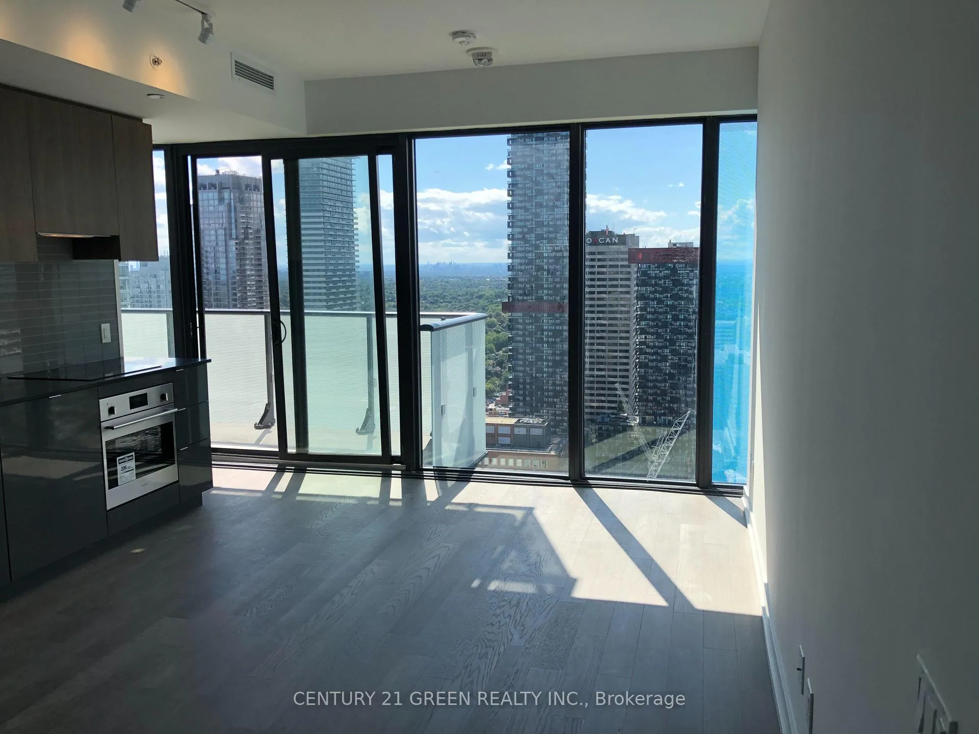 Photo 4 of Unit 4002, 161 Roehampton Avenue, Toronto, Mount Pleasant West — HOMEH