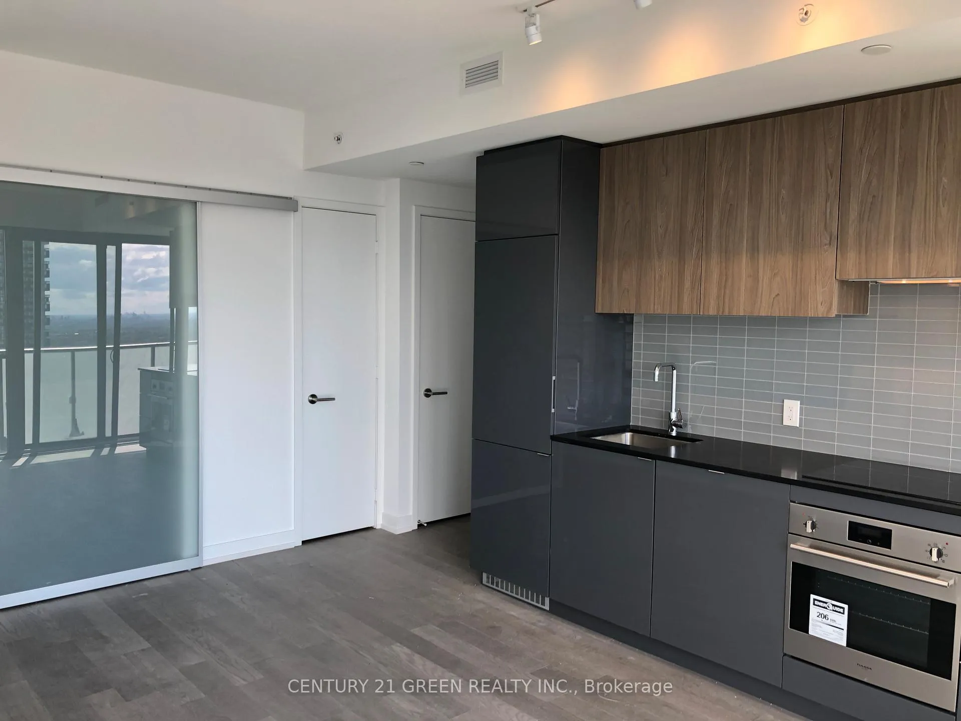Photo 6 of Unit 4002, 161 Roehampton Avenue, Toronto, Mount Pleasant West — HOMEH