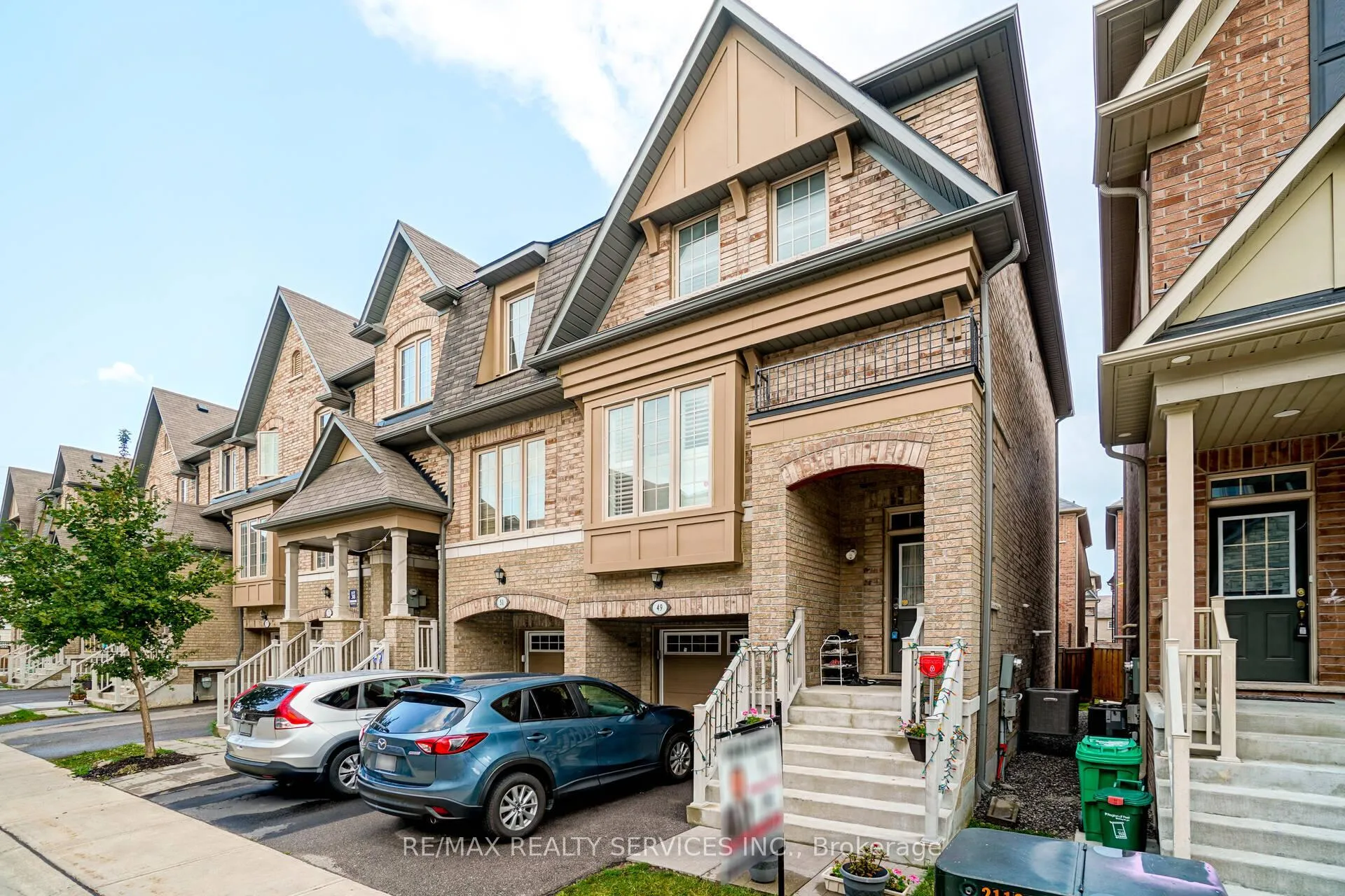 Photo 2 of 49 Sea Drifter Crescent, Brampton, Bram East — HOMEH
