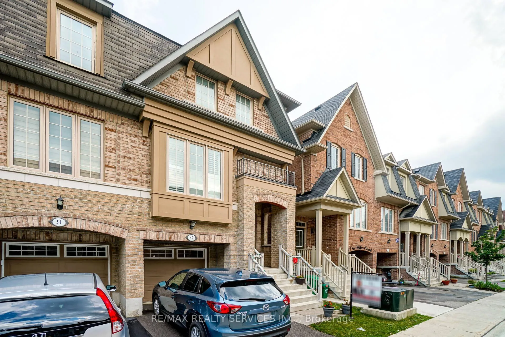 Photo 3 of 49 Sea Drifter Crescent, Brampton, Bram East — HOMEH