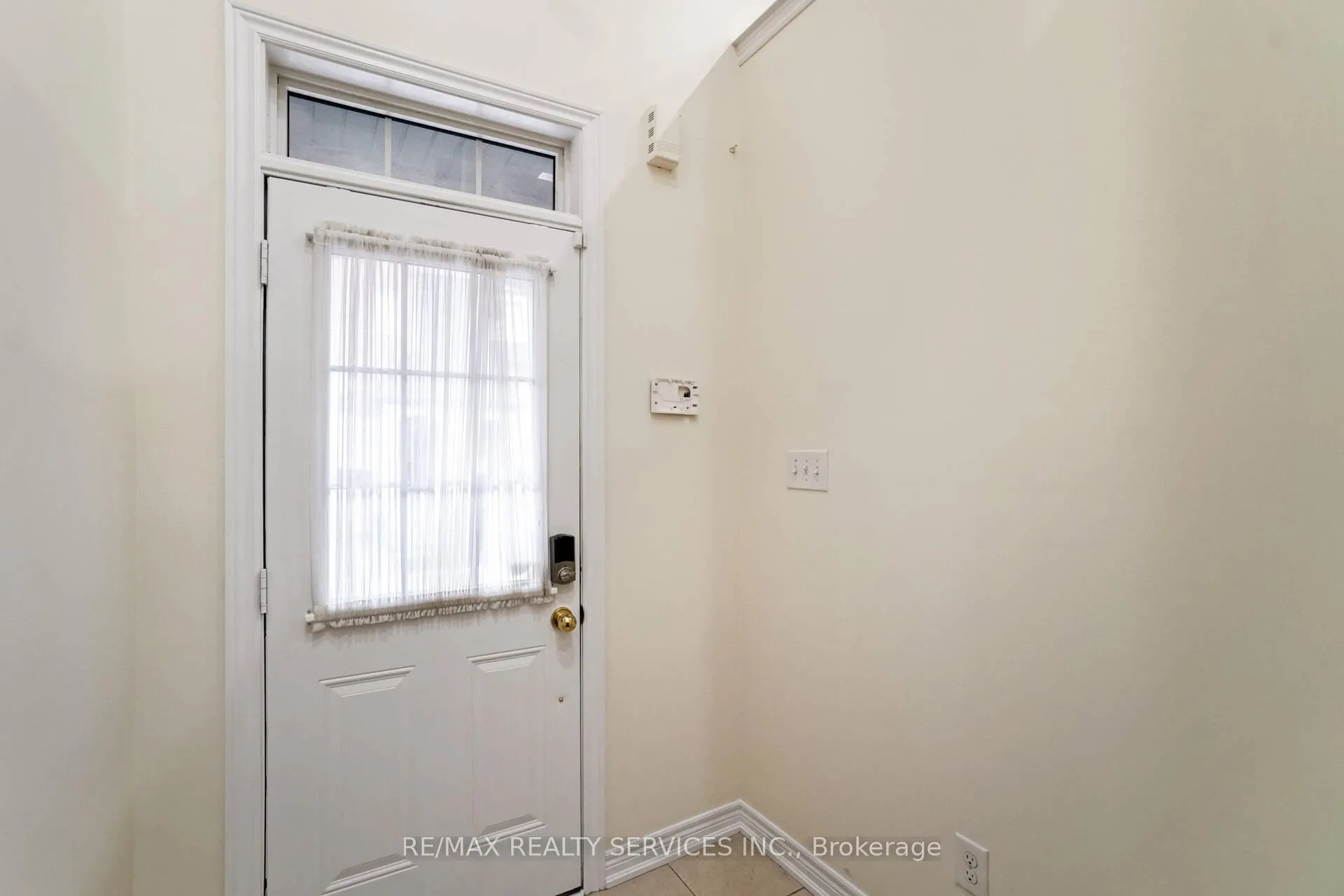 Photo 5 of 49 Sea Drifter Crescent, Brampton, Bram East — HOMEH