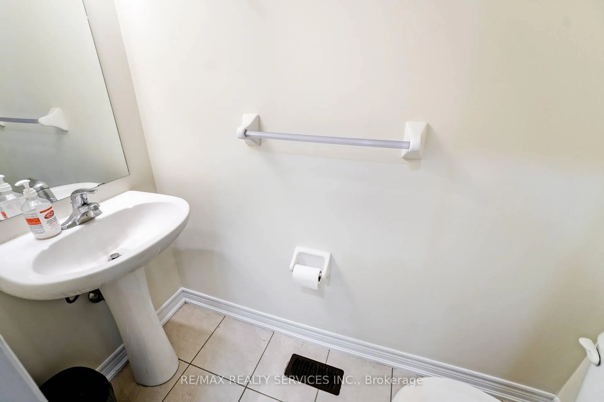 Photo 16 of 49 Sea Drifter Crescent, Brampton, Bram East — HOMEH