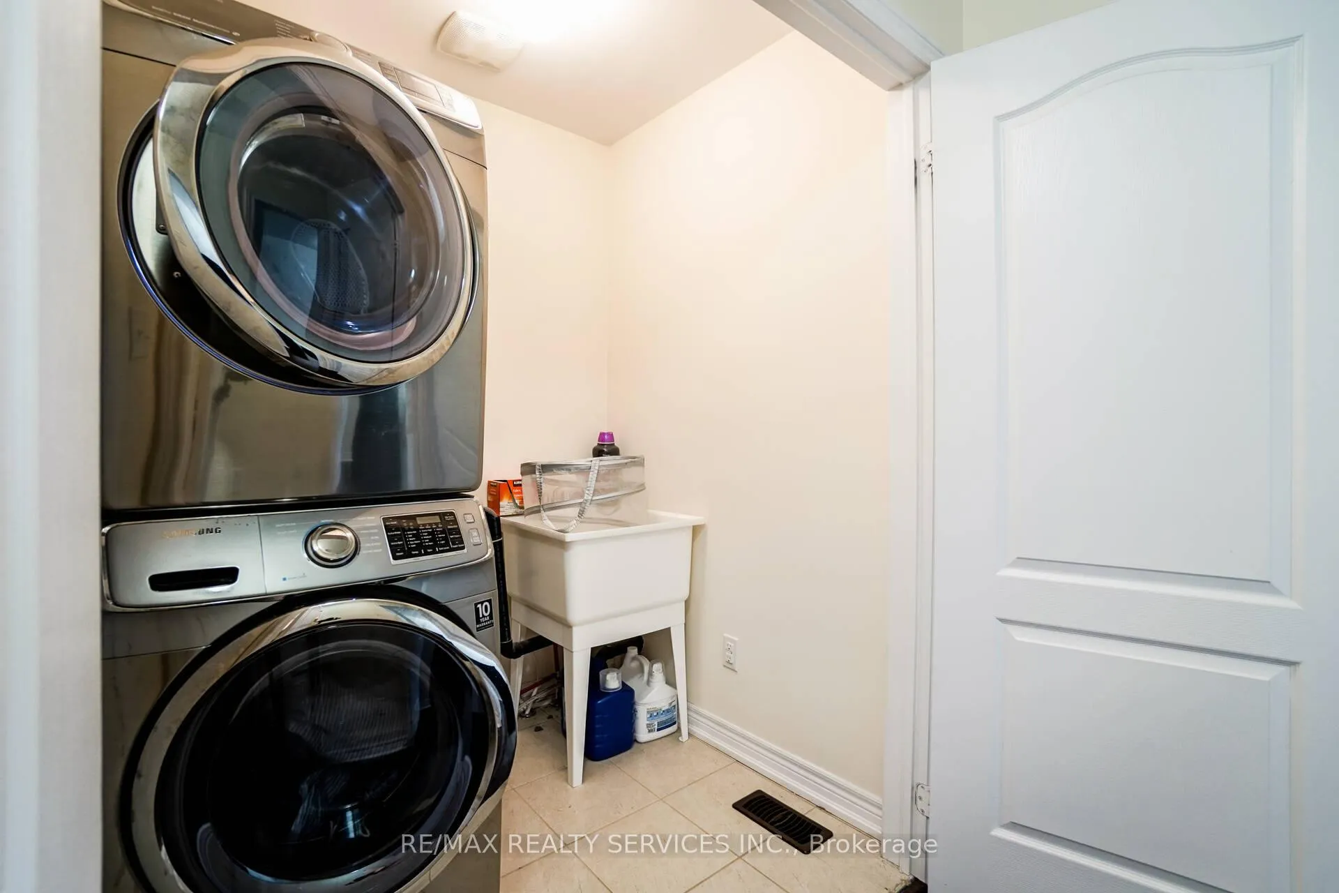 Photo 27 of 49 Sea Drifter Crescent, Brampton, Bram East — HOMEH