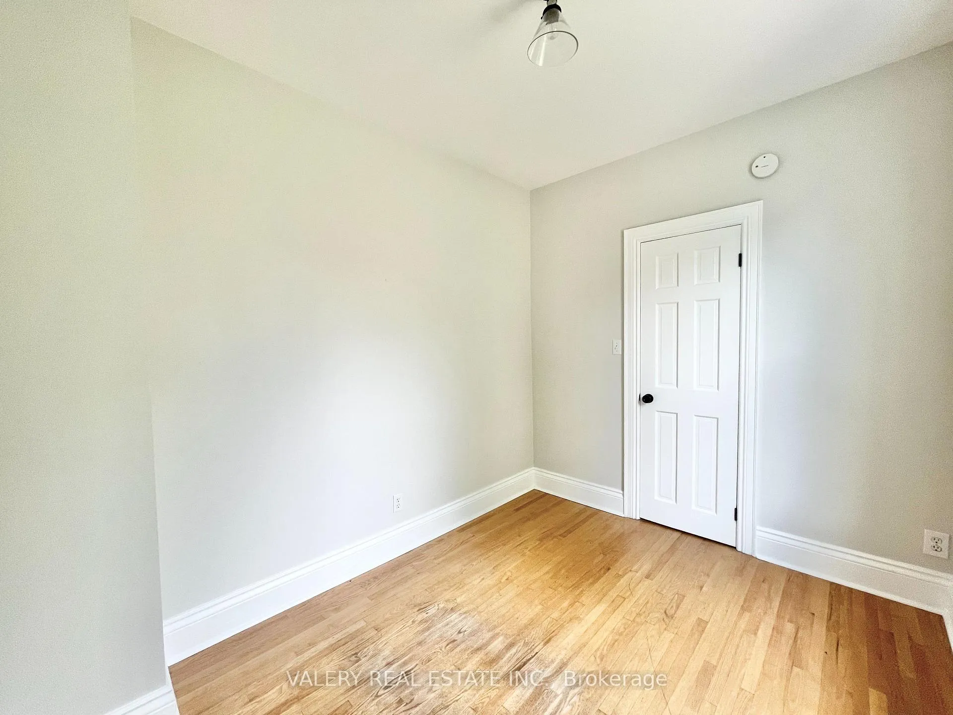 Photo 5 of Unit Main, 92 Nassau Street, Oshawa, Vanier — HOMEH