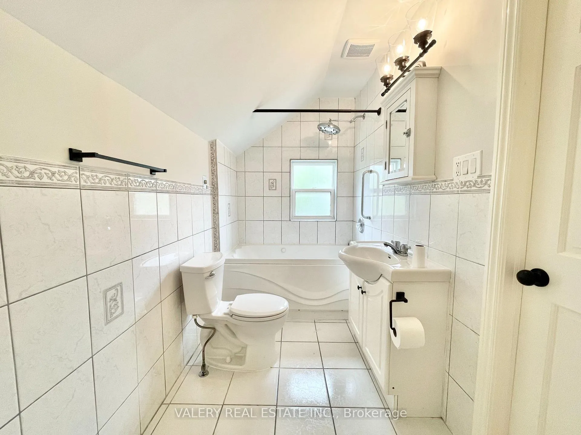 Photo 14 of Unit Main, 92 Nassau Street, Oshawa, Vanier — HOMEH