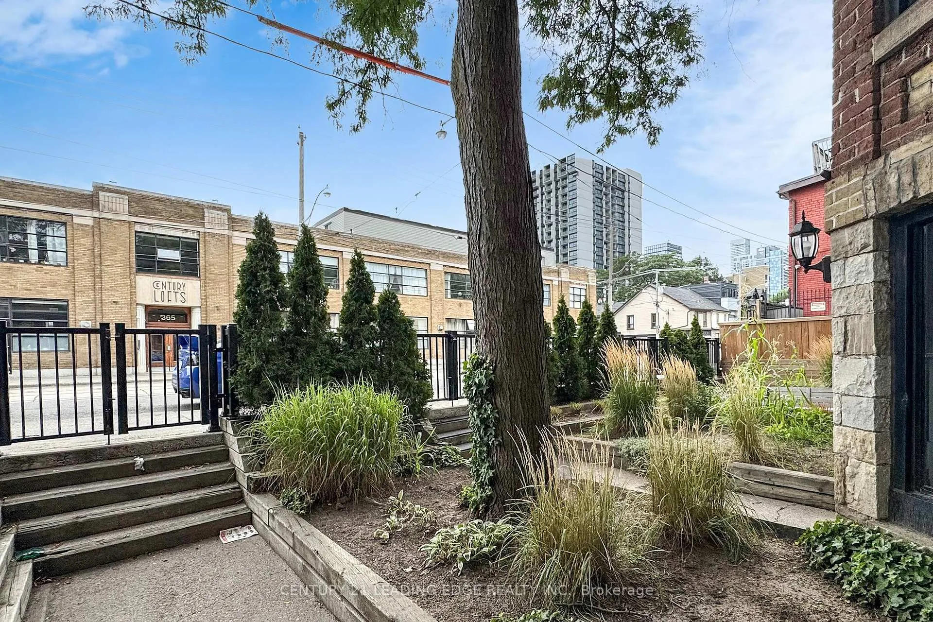 Photo 7 of Unit 4, 364 Dundas Street E, Toronto, Moss Park — HOMEH
