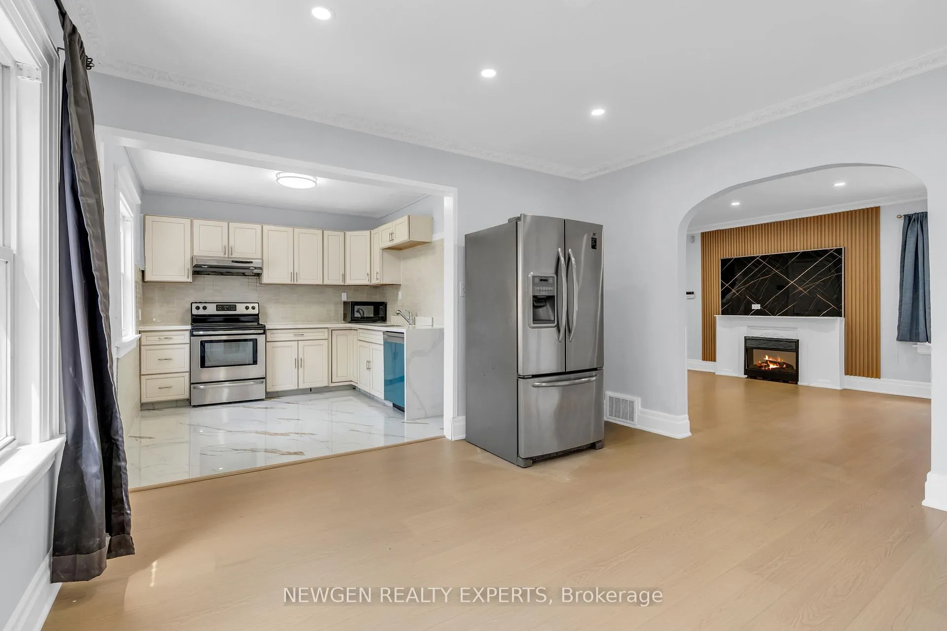 Photo 4 of Unit #Main #Second, 5765 Dorchester Road, Niagara Falls, Hospital — HOMEH