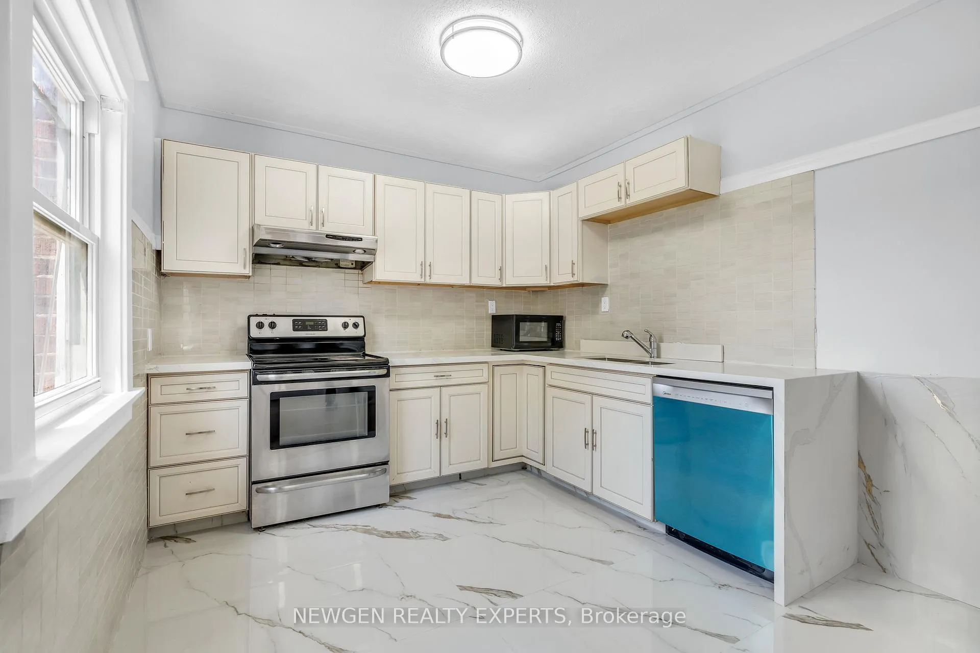 Photo 5 of Unit #Main #Second, 5765 Dorchester Road, Niagara Falls, Hospital — HOMEH