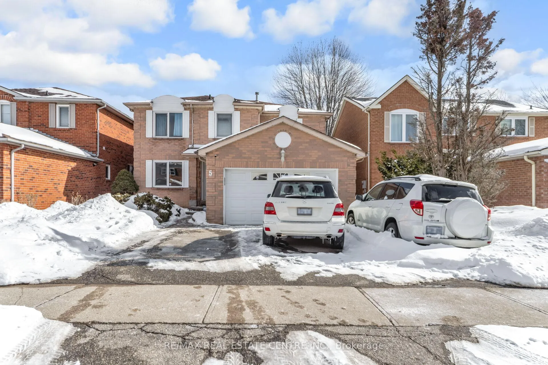 Photo 2 of 5 Lilly Crescent, Brampton, Brampton South — HOMEH