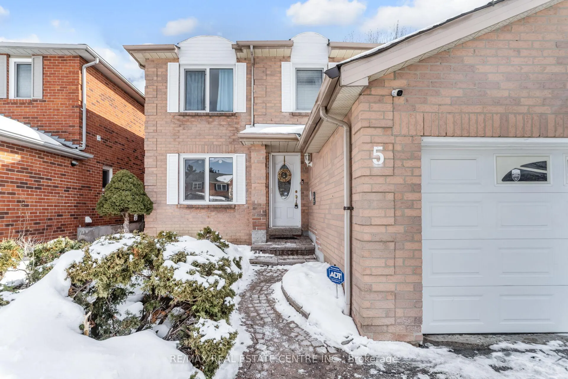 Photo 3 of 5 Lilly Crescent, Brampton, Brampton South — HOMEH