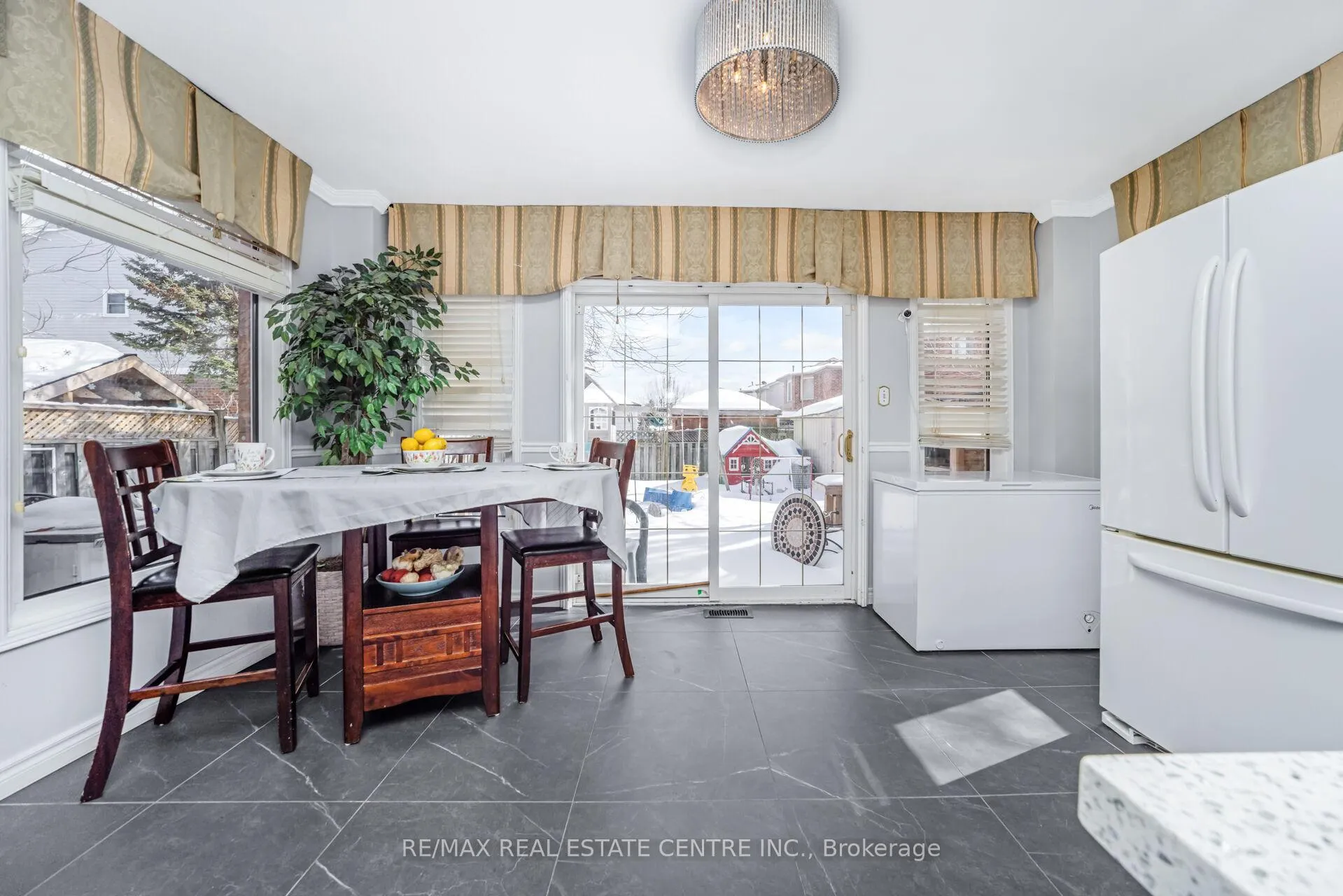 Photo 10 of 5 Lilly Crescent, Brampton, Brampton South — HOMEH