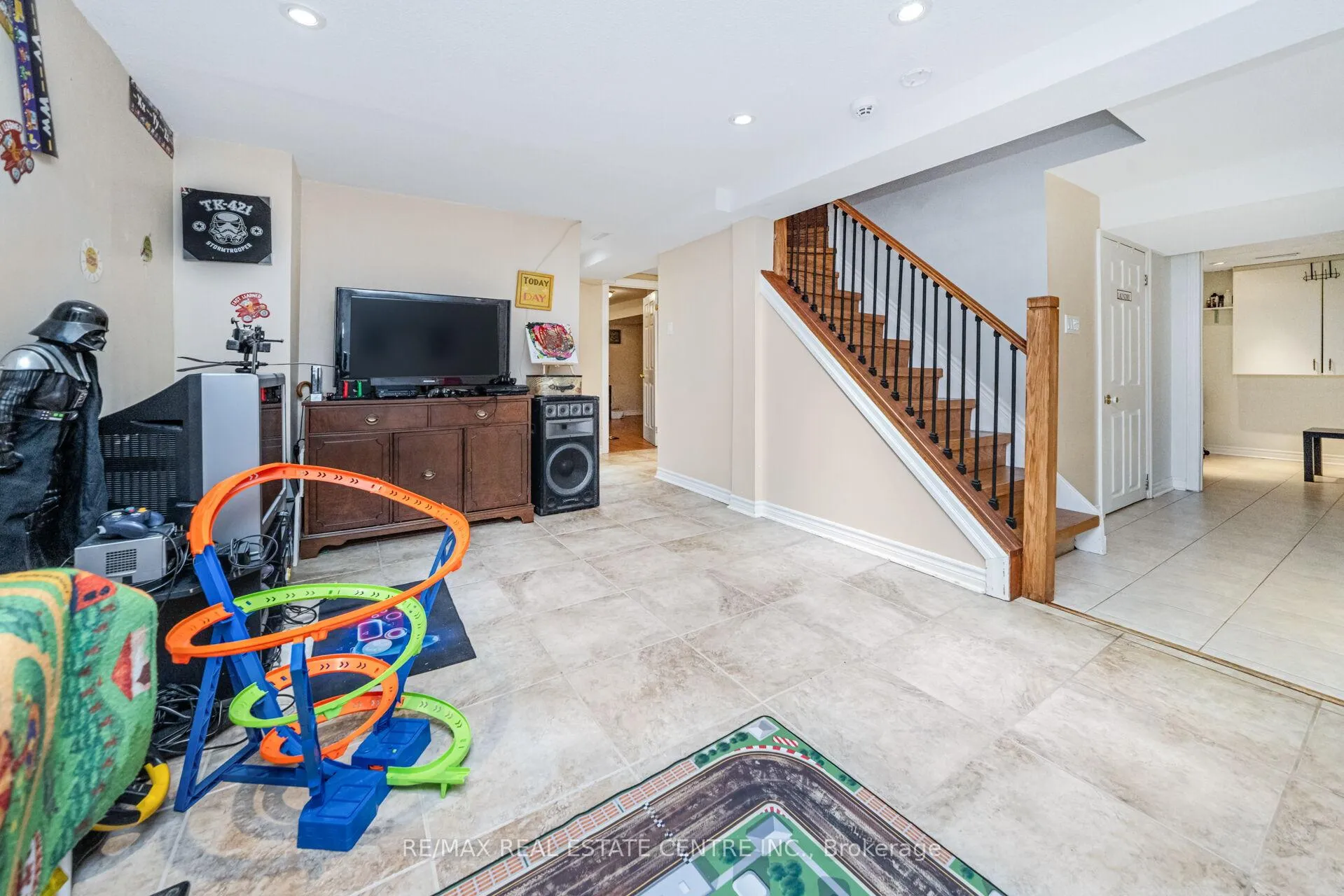 Photo 37 of 5 Lilly Crescent, Brampton, Brampton South — HOMEH