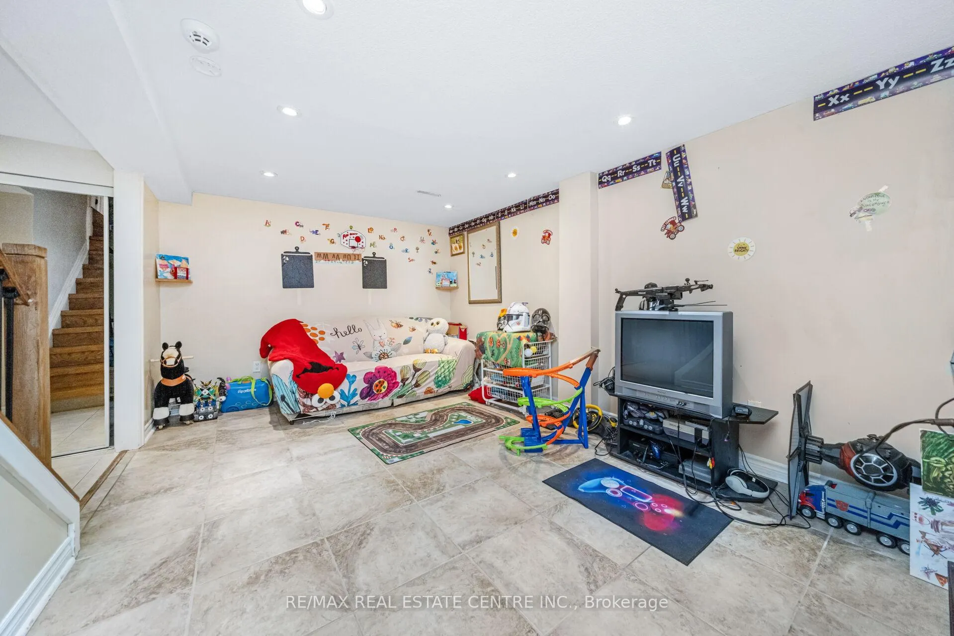 Photo 38 of 5 Lilly Crescent, Brampton, Brampton South — HOMEH