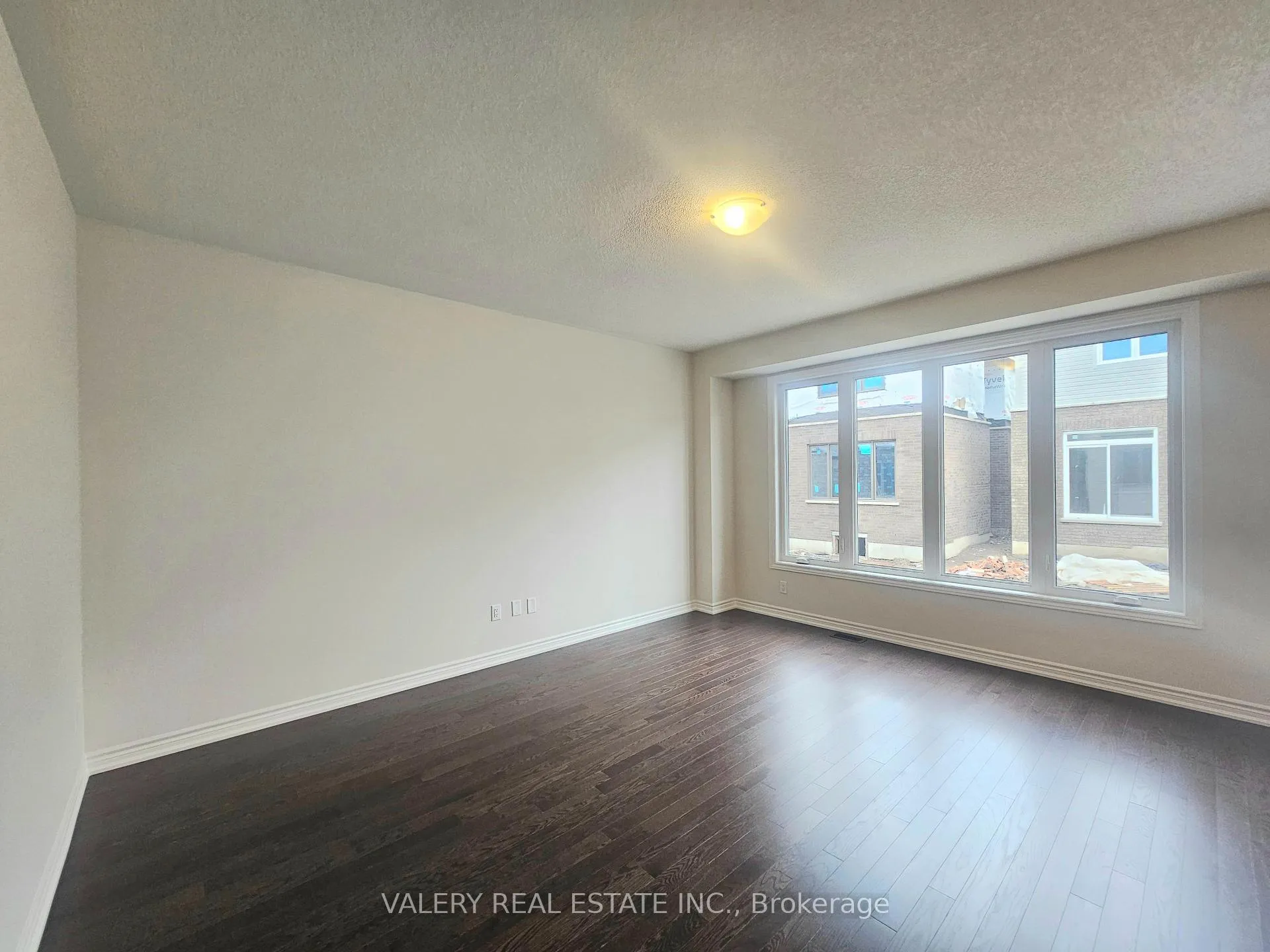 Photo 5 of 31 Phoenix Boulevard, Barrie, Rural Barrie Southeast — HOMEH