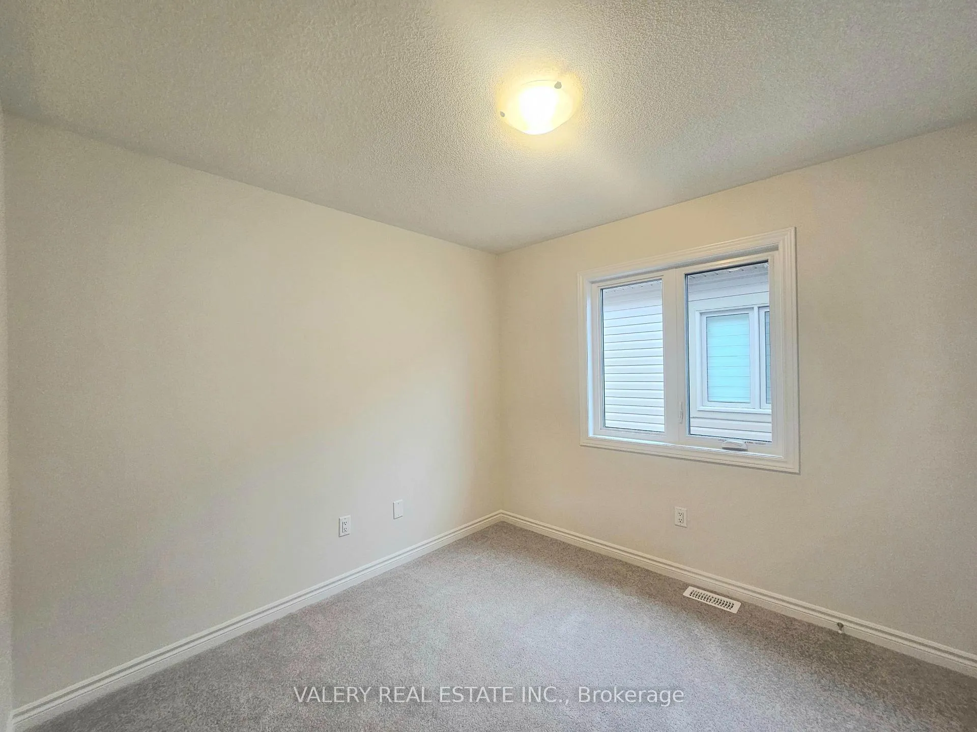 Photo 9 of 31 Phoenix Boulevard, Barrie, Rural Barrie Southeast — HOMEH