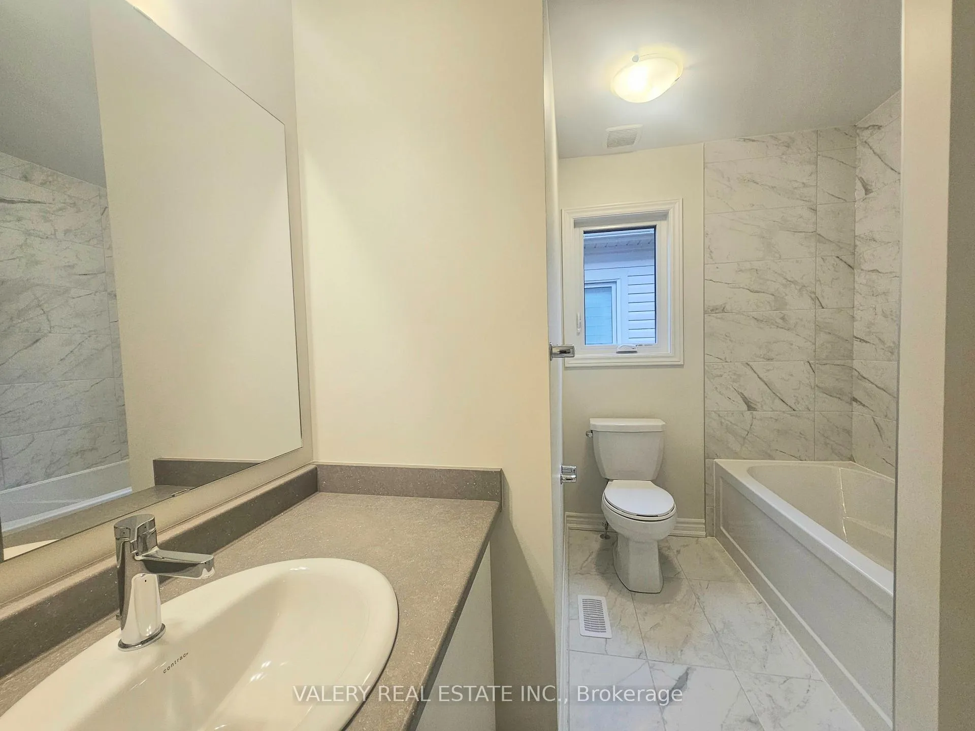 Photo 10 of 31 Phoenix Boulevard, Barrie, Rural Barrie Southeast — HOMEH