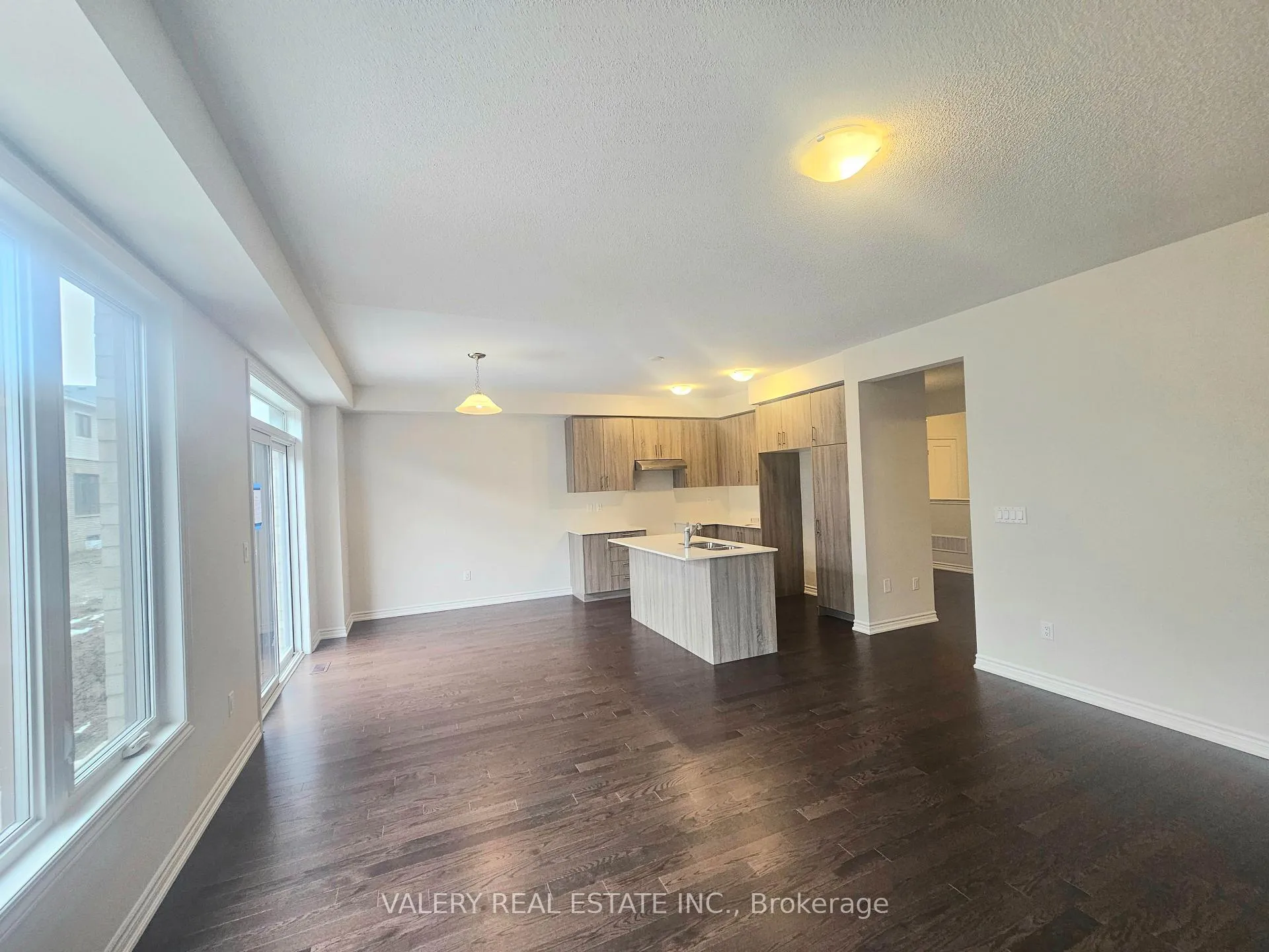 Photo 15 of 31 Phoenix Boulevard, Barrie, Rural Barrie Southeast — HOMEH