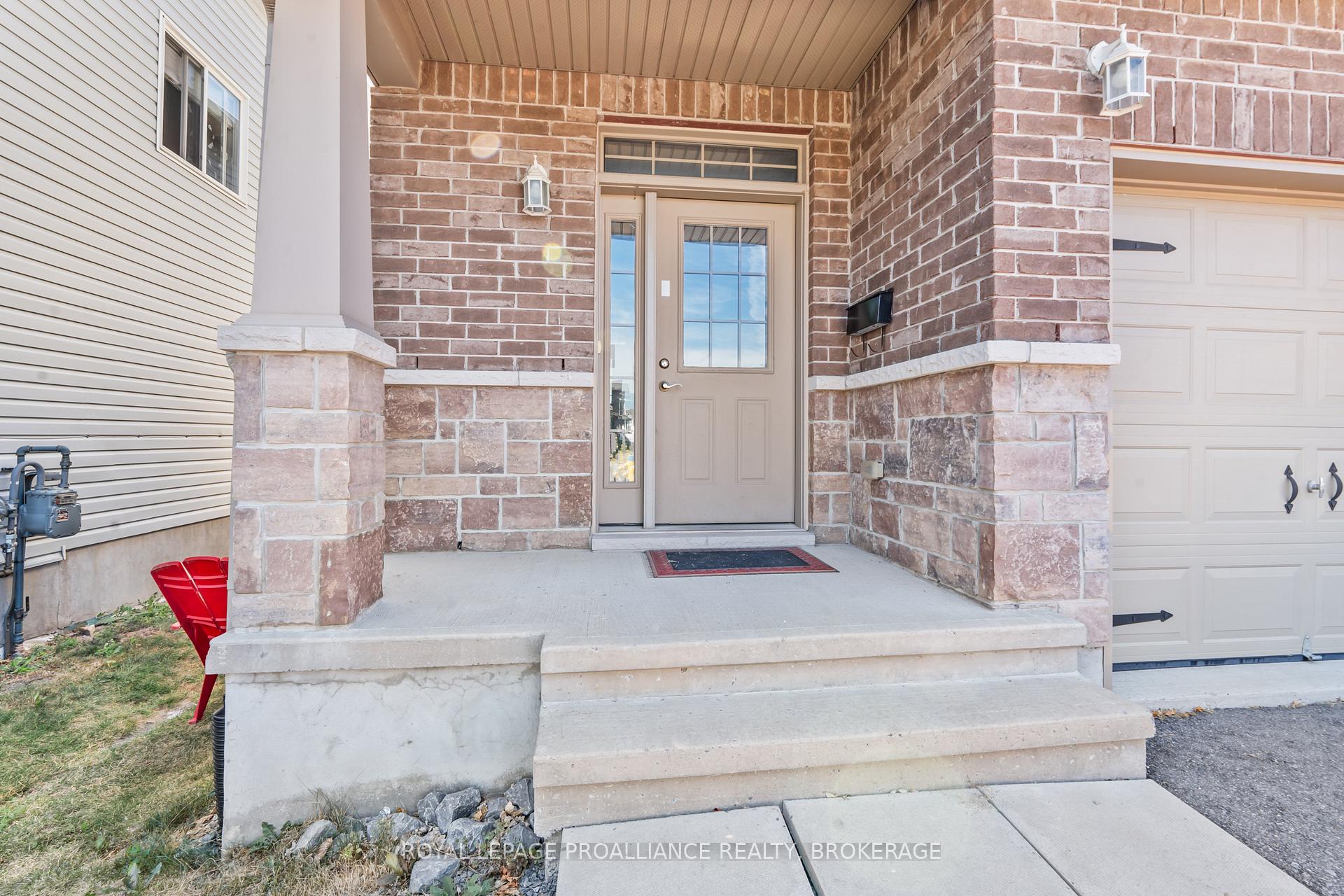 Photo 2 of 1584 Davenport Crescent, Kingston, City Northwest — HOMEH